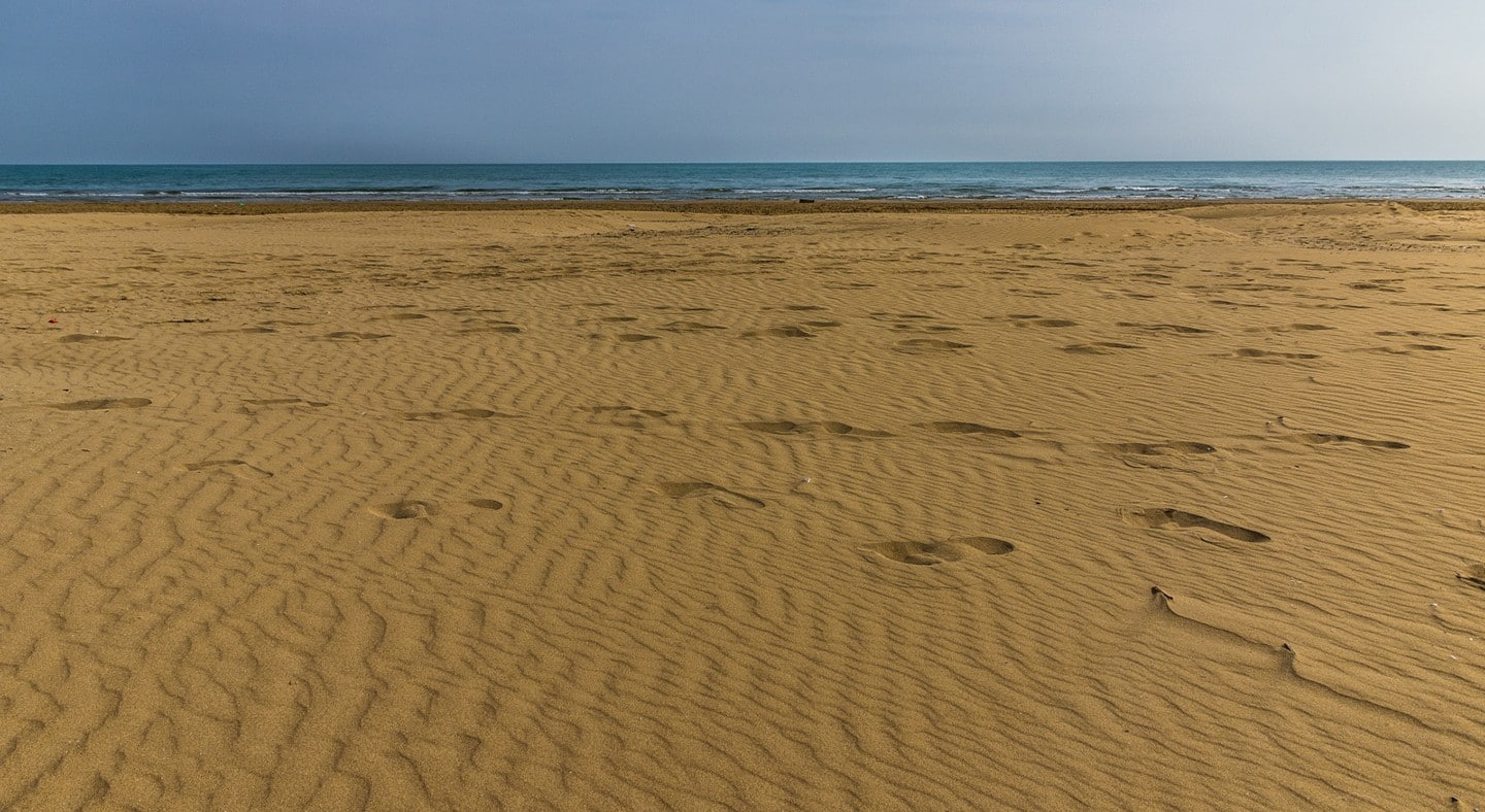 sea, nature, footprint, horizon over water, water, beach, beauty in nature, day, pattern, horizon, land, sunlight, 720P, outdoors, tranquility, sand, scenics - nature, HD Wallpaper