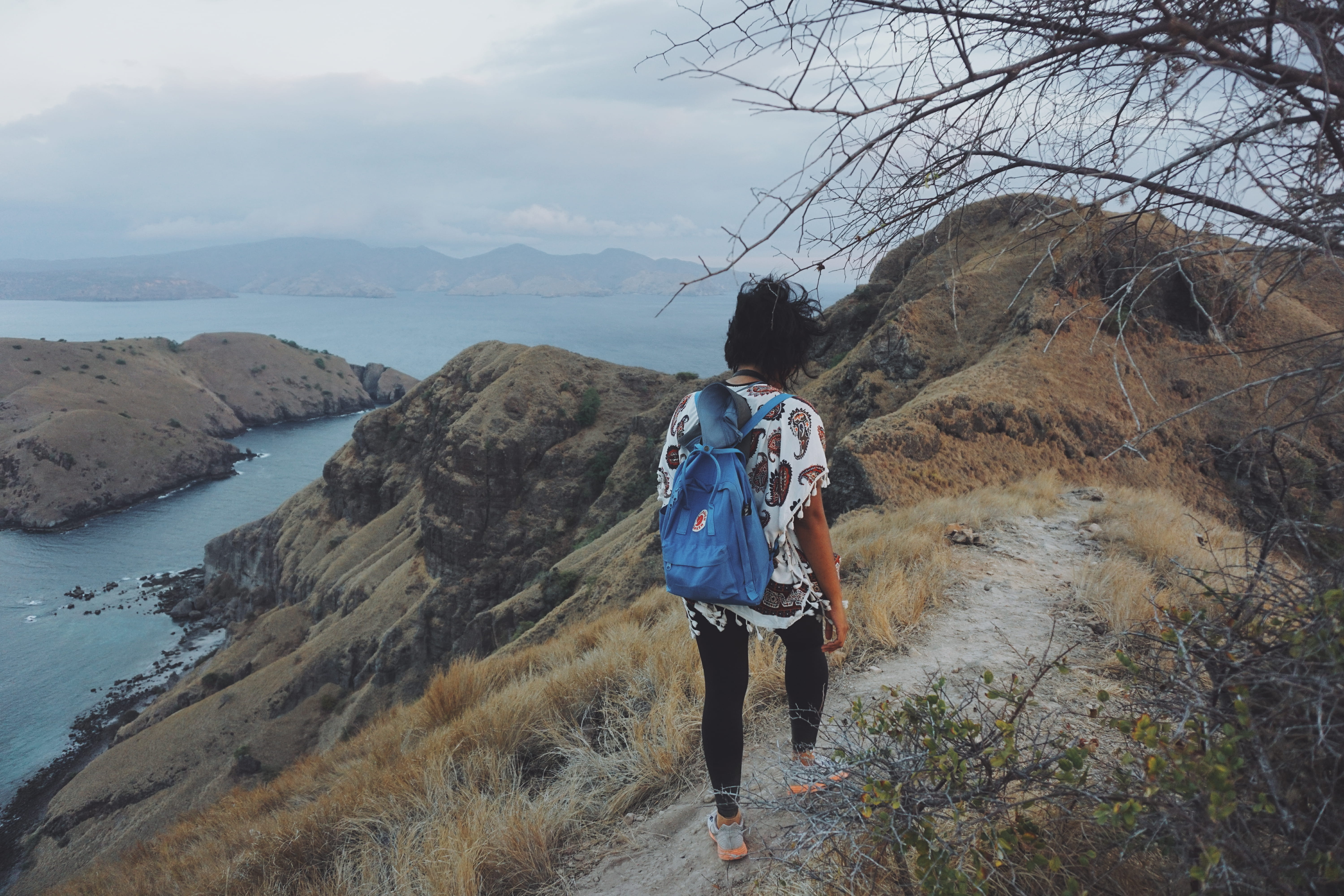 explore, land, full length, leisure activity, standing, 5K, tranquil scene, one person, women, sky, outdoors, komodo, casual clothing, komodo island, lifestyles, HD Wallpaper