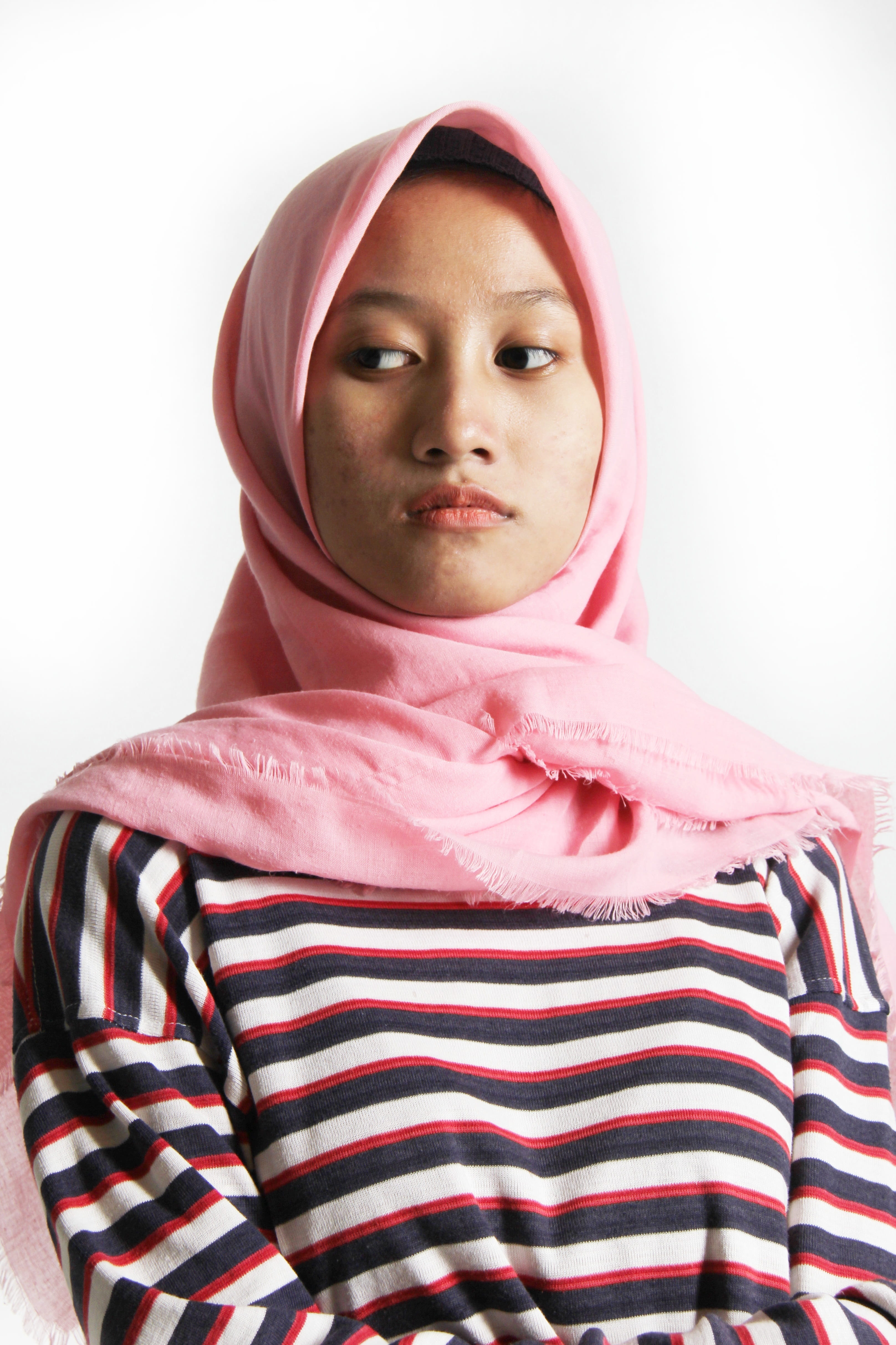 surakarta, lifestyles, studio shot, gorgeous, pink, indoors, child, 4K, looking at camera, human face, indonesian, clothing, pink color, hijab, hood - clothing, Phone HD Wallpaper
