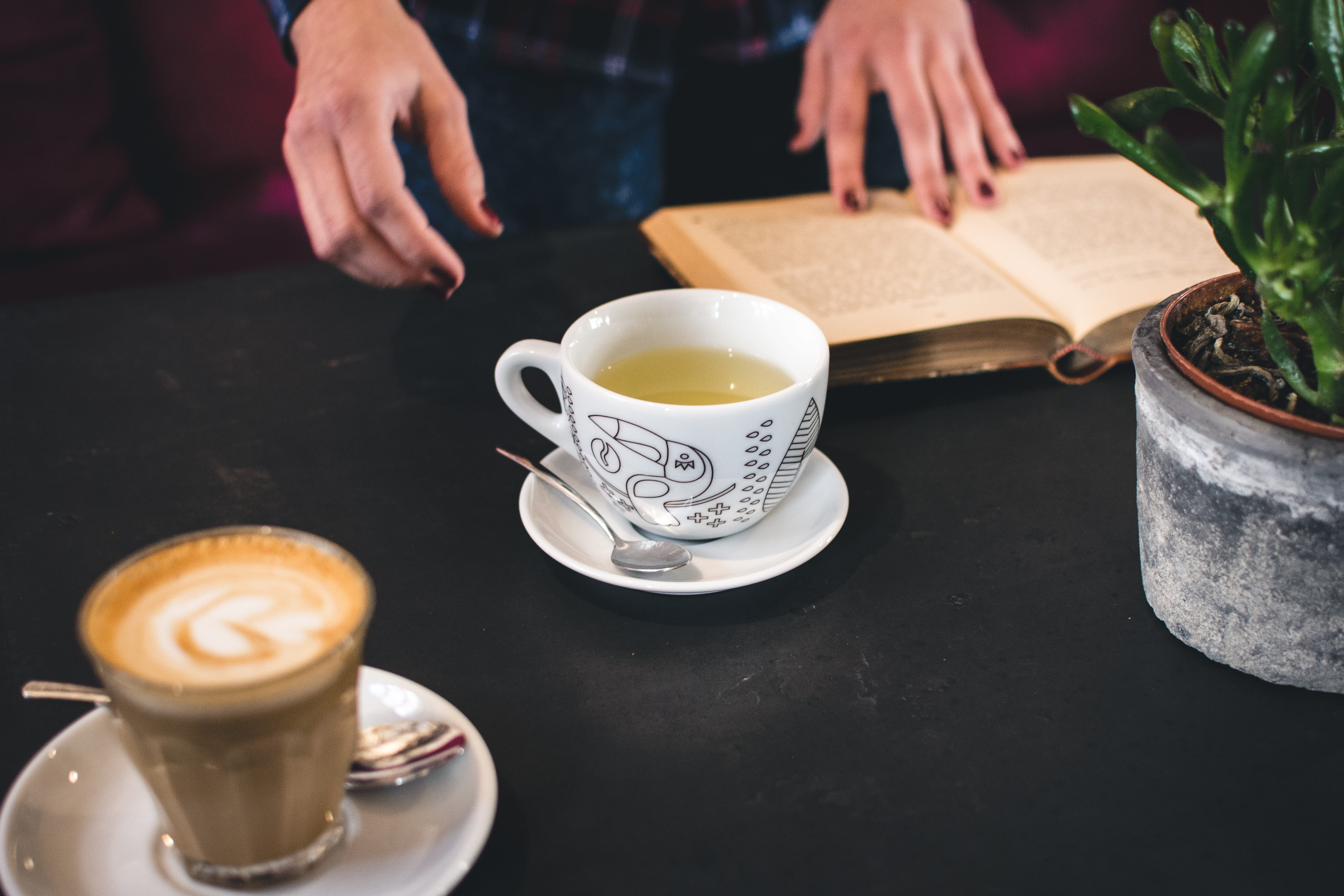 women, coffee, tea, cup of tea, real people, cup, one person, cafe, cappuccino, refreshment, table, mug, crockery, frothy drink, drink, hand, caffeine, HD Wallpaper