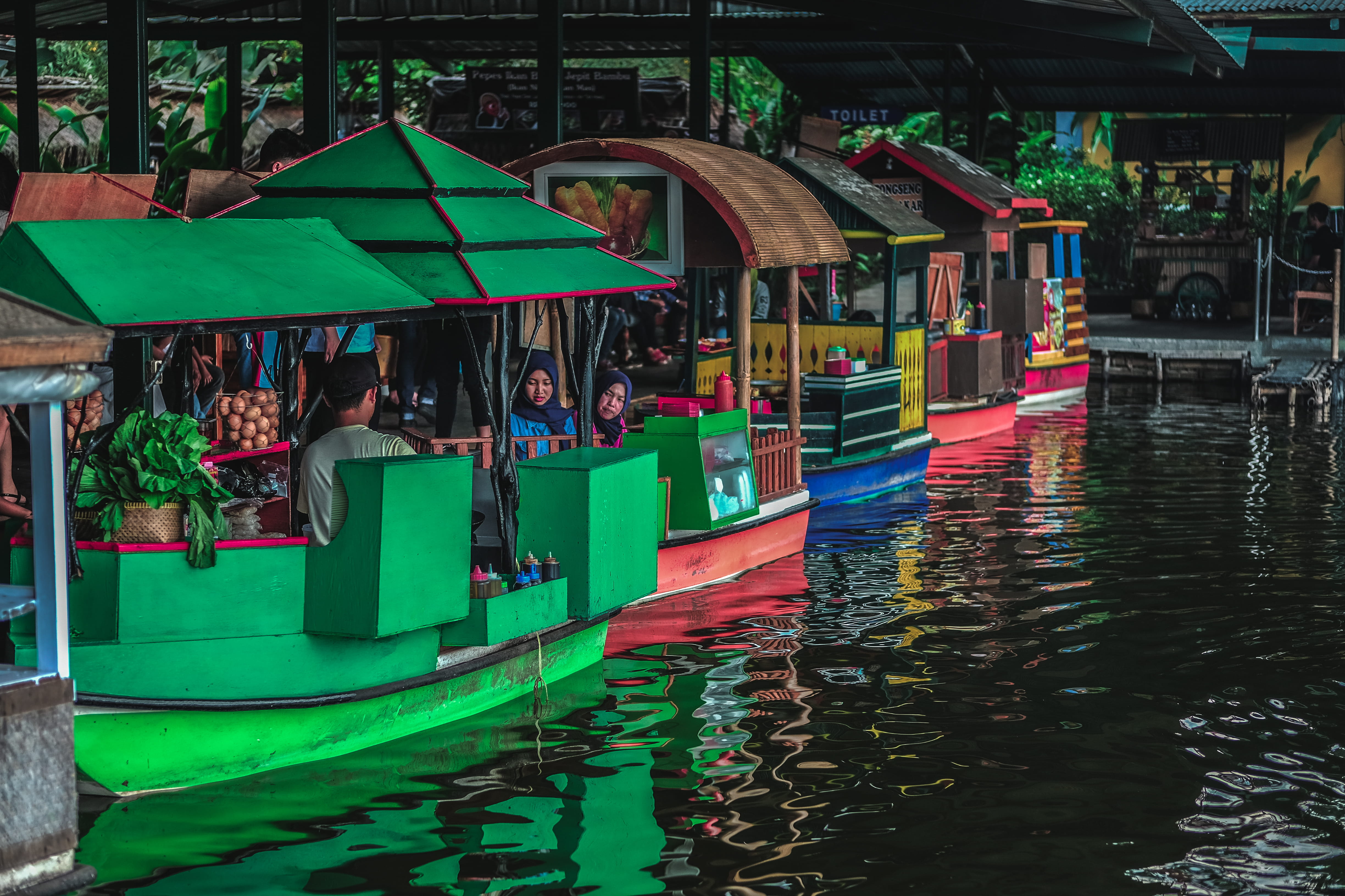 nautical vessel, reflection, discover, swimming pool, water, nature, summer, outside, outdoors, indonesia, group of people, explore, day, outdoor, building, HD Wallpaper
