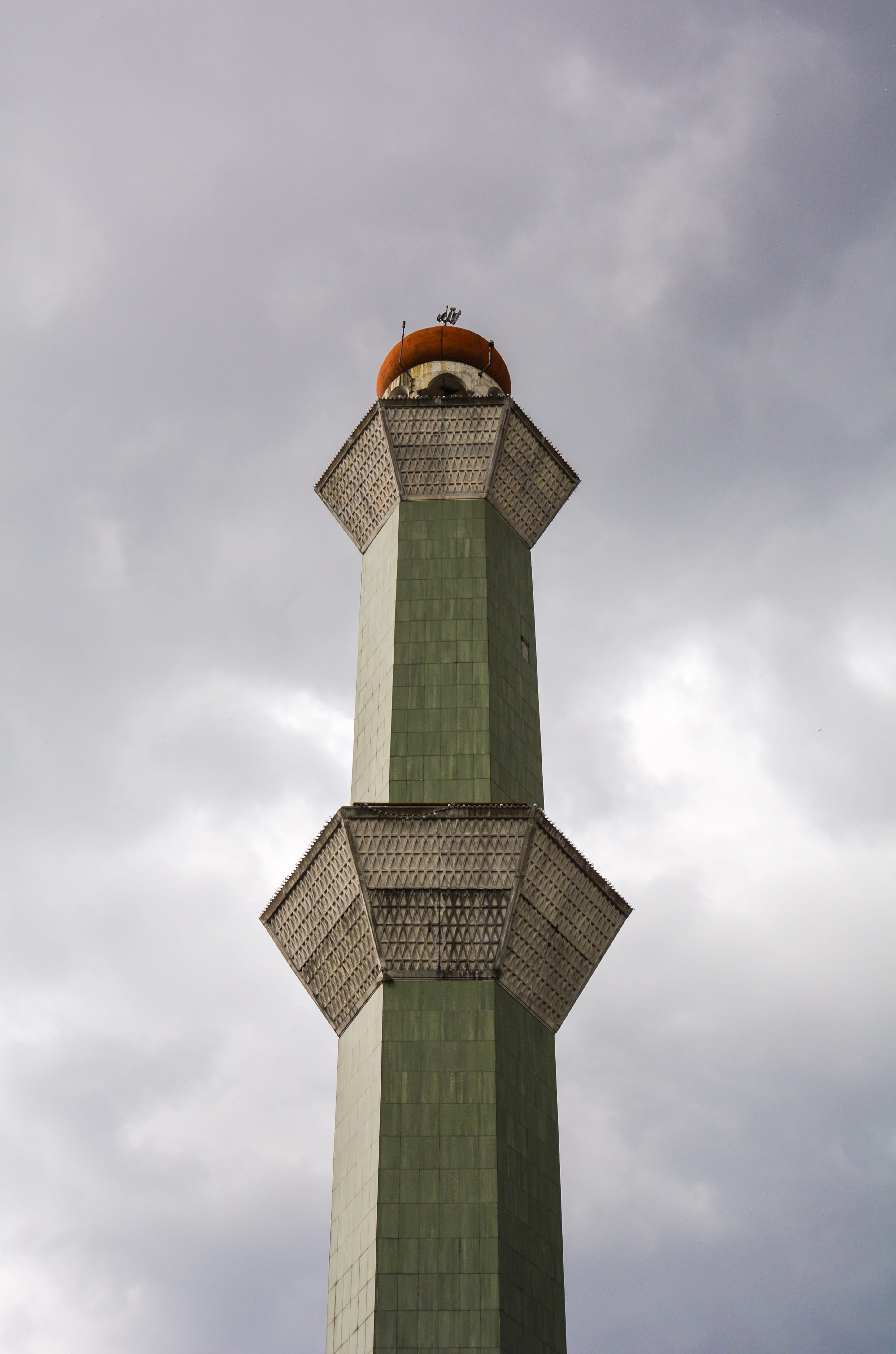 cloud, monument, cloud - sky, pillar, 4K, the past, mosque, minaret, building exterior, architecture, city, photography, rain, brick, travel destinations, Phone HD Wallpaper