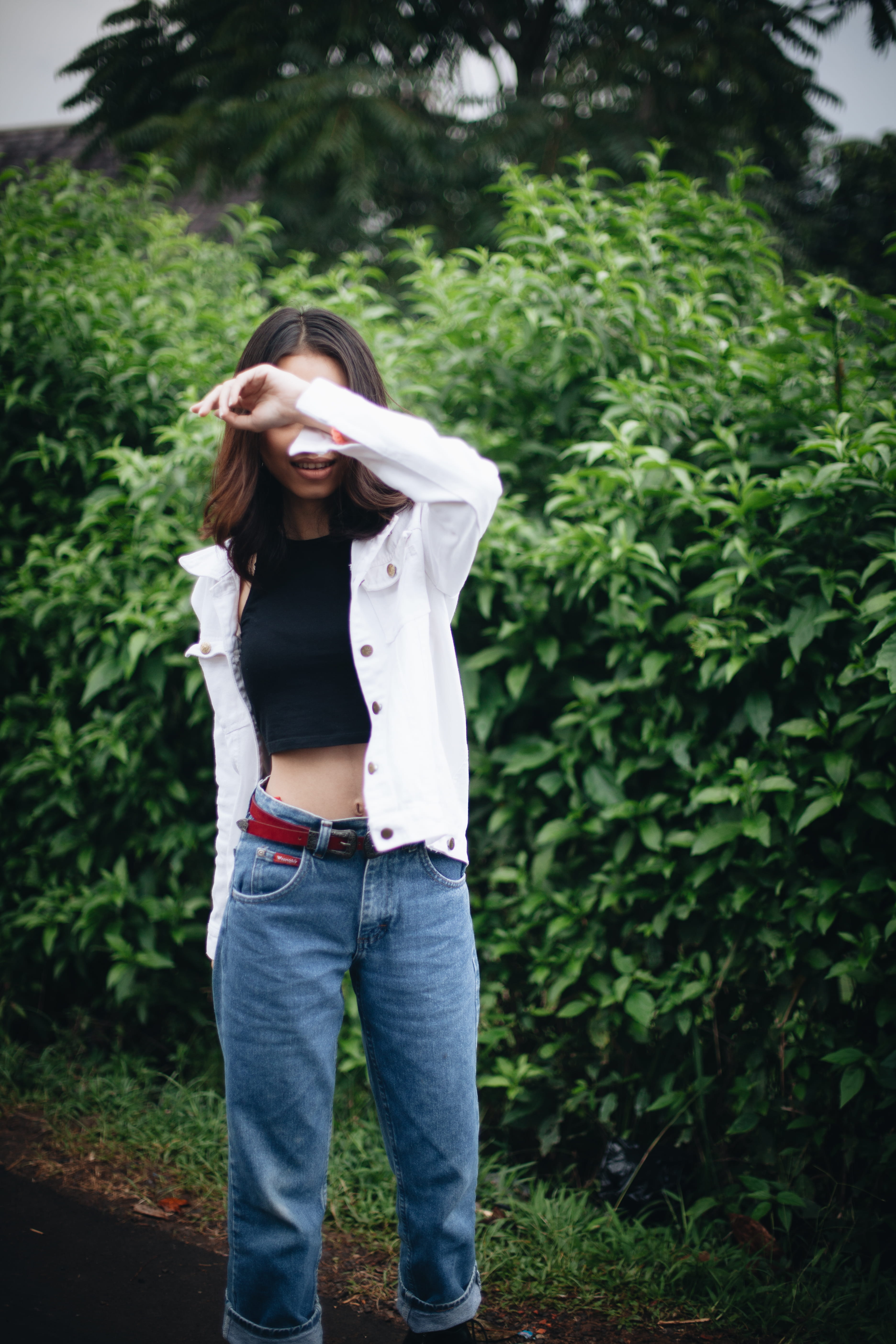 one person, nature, leisure activity, lifestyles, bandung, casual clothing, jeans, white, forest, plant, growth, day, long hair, green color, tree, trees, Phone HD Wallpaper