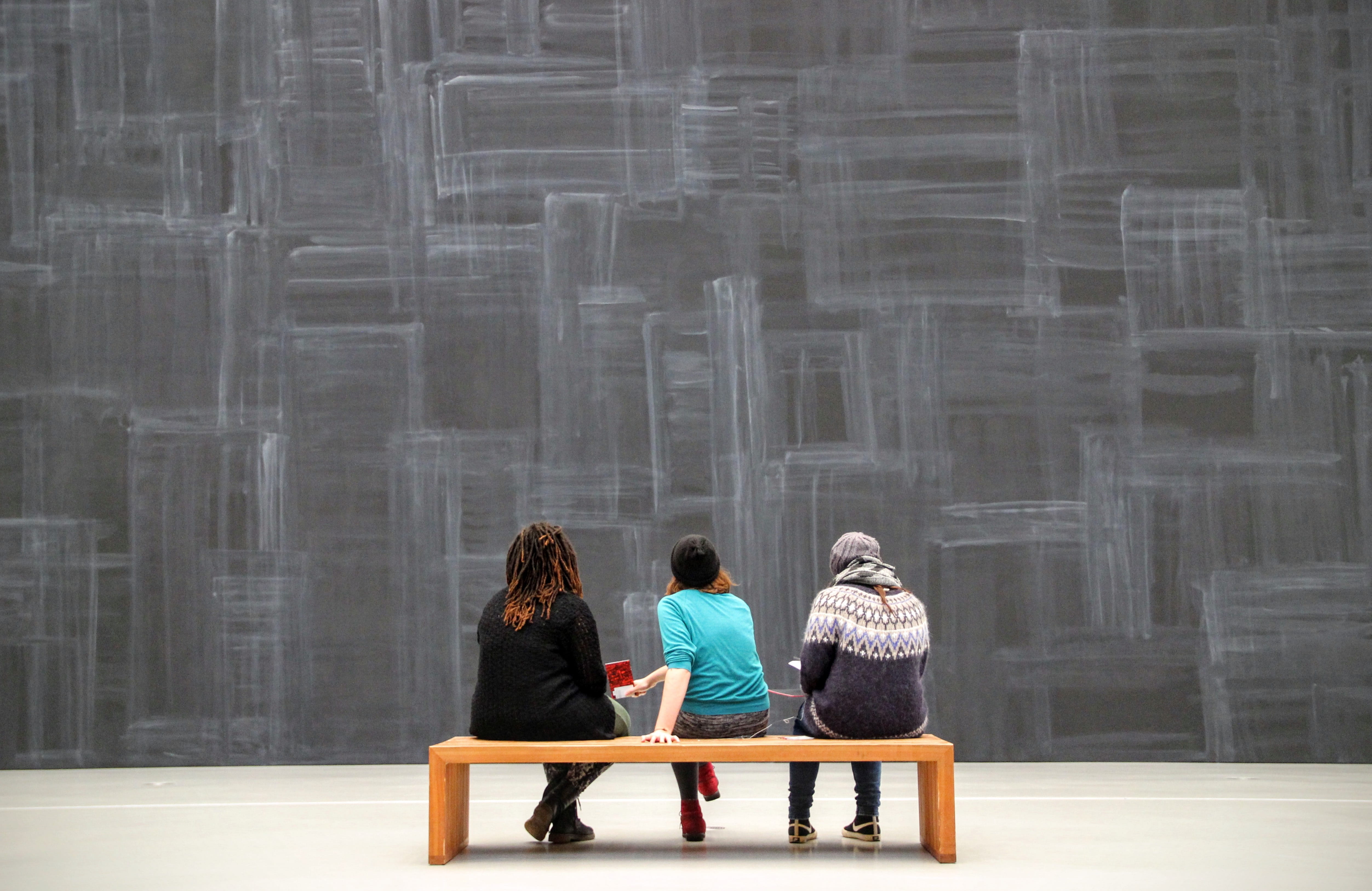 real people, young adult, Museum, Visitors, sitting, adult, young men, three, bench, two people, Exhibition, built structure, art, 4K, walls, kunsthalle, HD Wallpaper