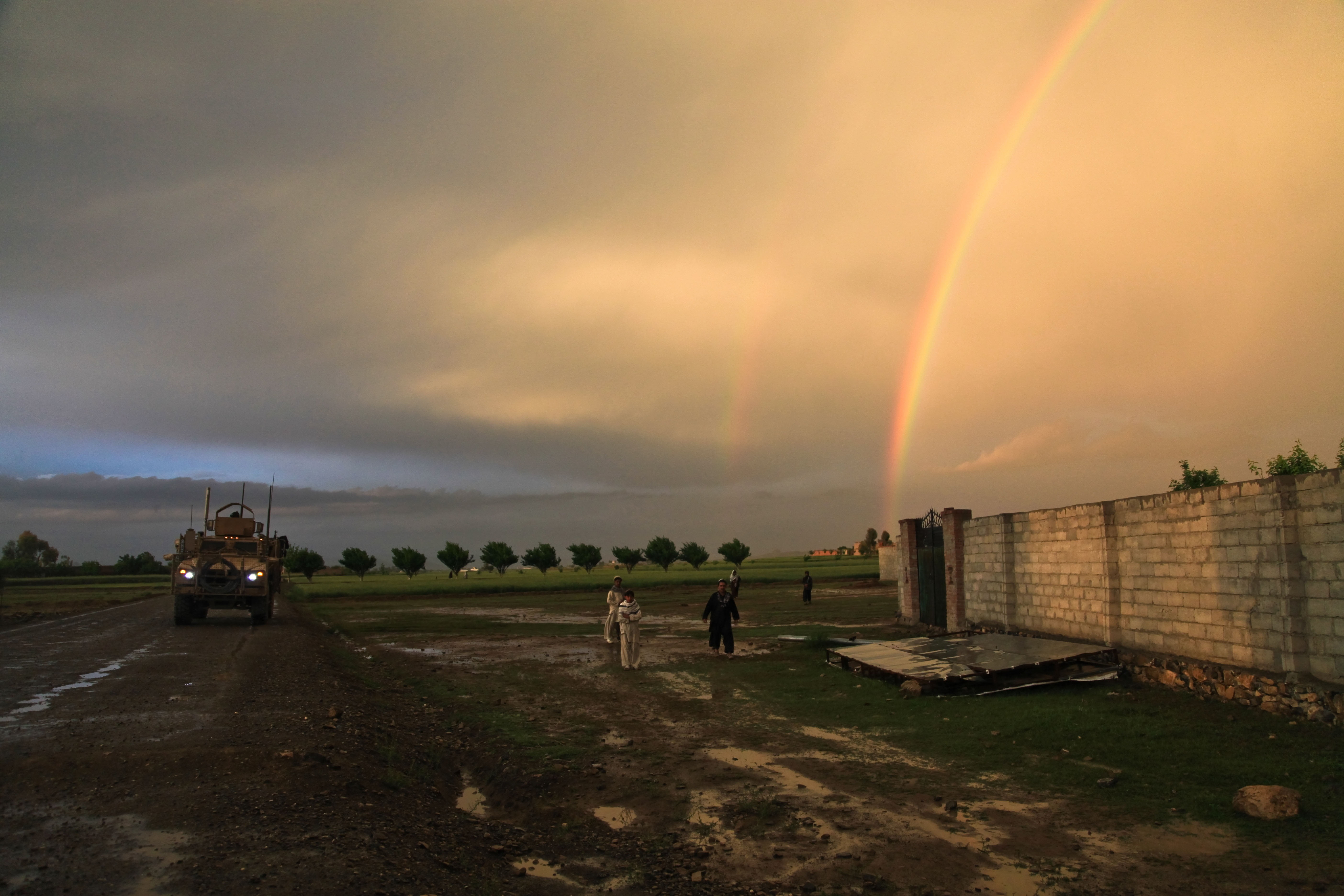 transportation, three, peace, tank, field, army, beauty in war, incidental people, scenics - nature, mode of transportation, double rainbow, war, golden, HD Wallpaper