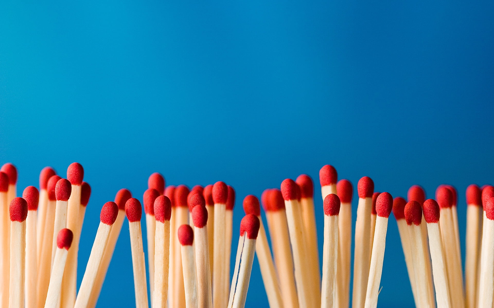 side by side, ignition, selective focus, isolated, igniting, repetition, teamwork, group of Objects, copy space, wood - Material, studio shot, matches, HD Wallpaper