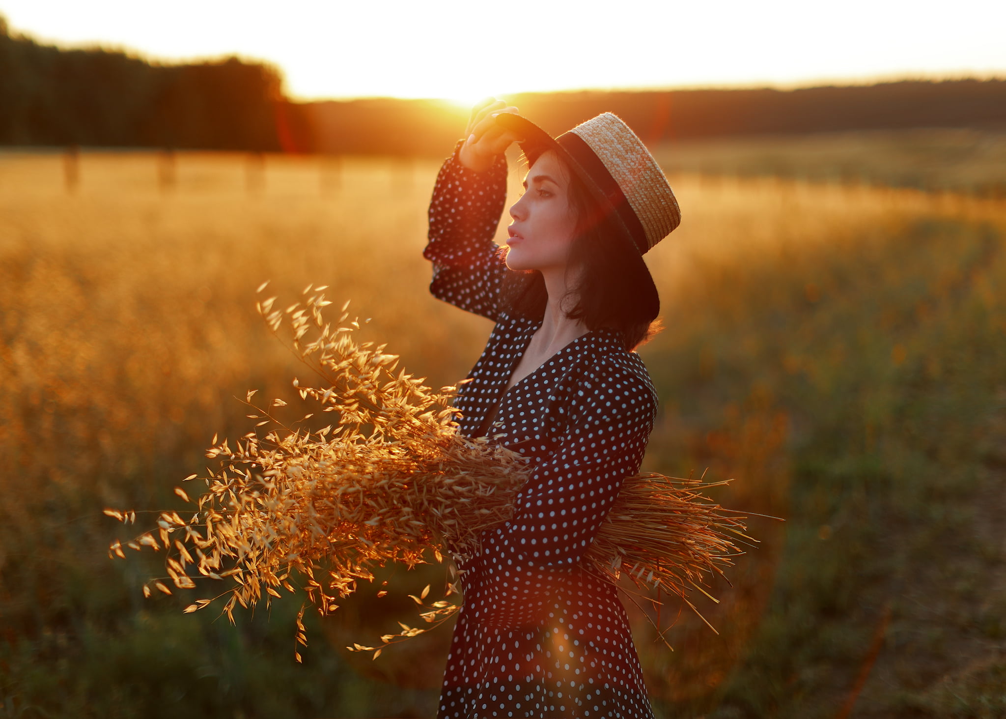 brunette, sky, hairstyle, one person, field, women outdoors, lifestyles, land, looking into the distance, rural scene, beauty, dry grass, agriculture, straw hat, HD Wallpaper