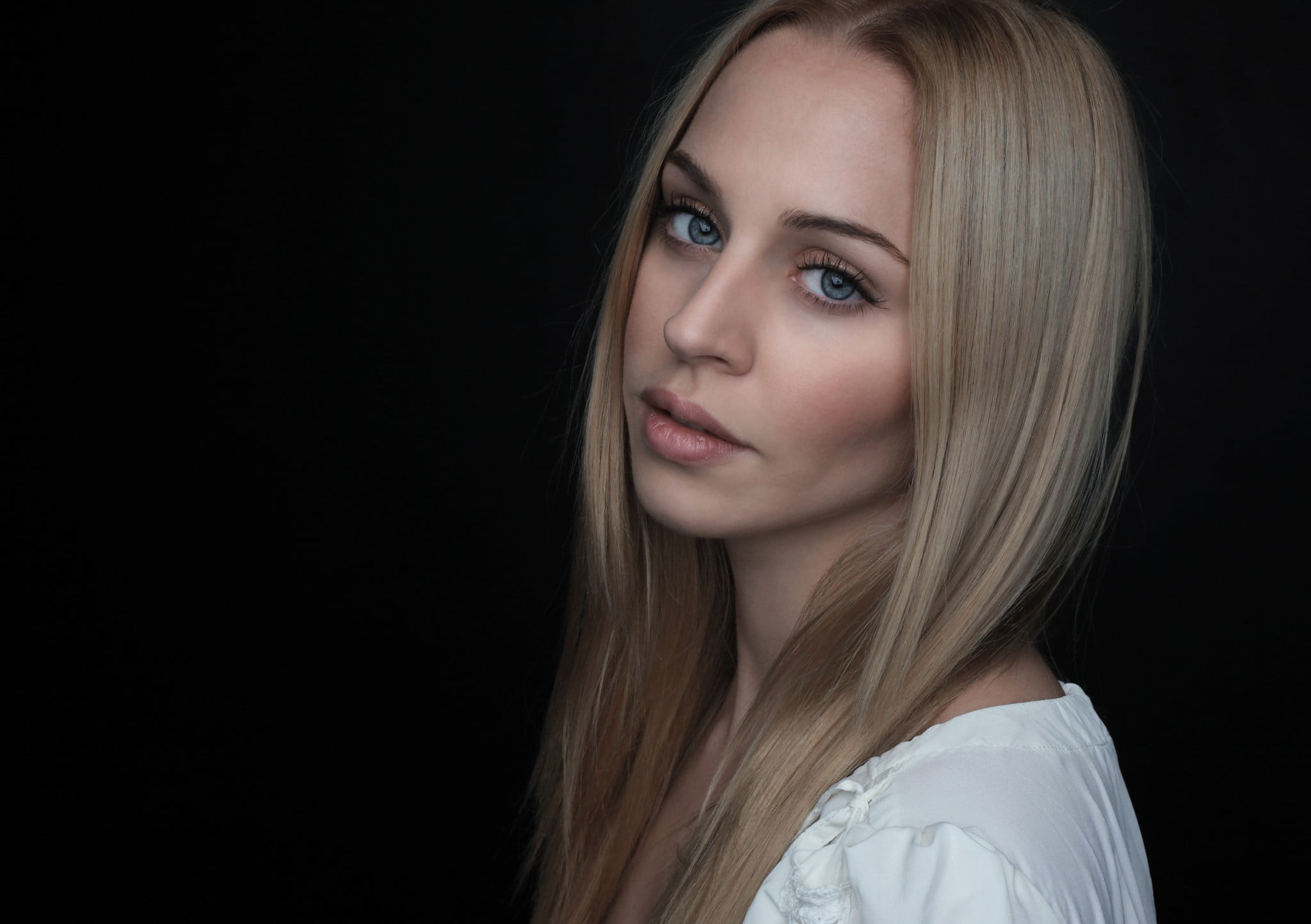 uncertainty, blond hair, human face, headshot, young adult, 1080P, one person, looking at camera, hairstyle, straight hair, blonde, long hair, black background, HD Wallpaper