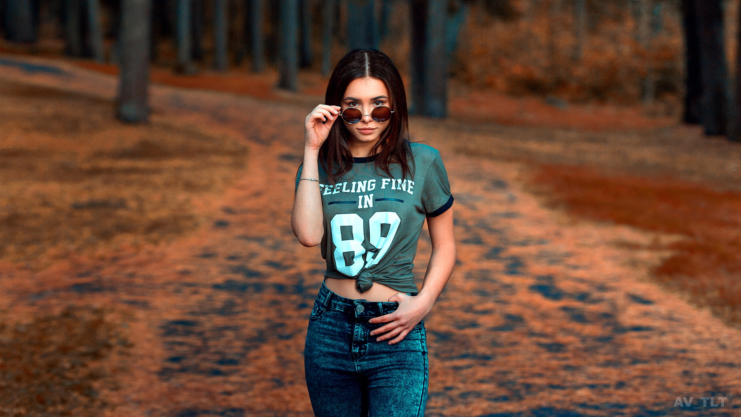 Aleksandr Suhar, 2K, women outdoors, women, jeans, women with shades, Ksenia Sirotkina, brunette, HD Wallpaper