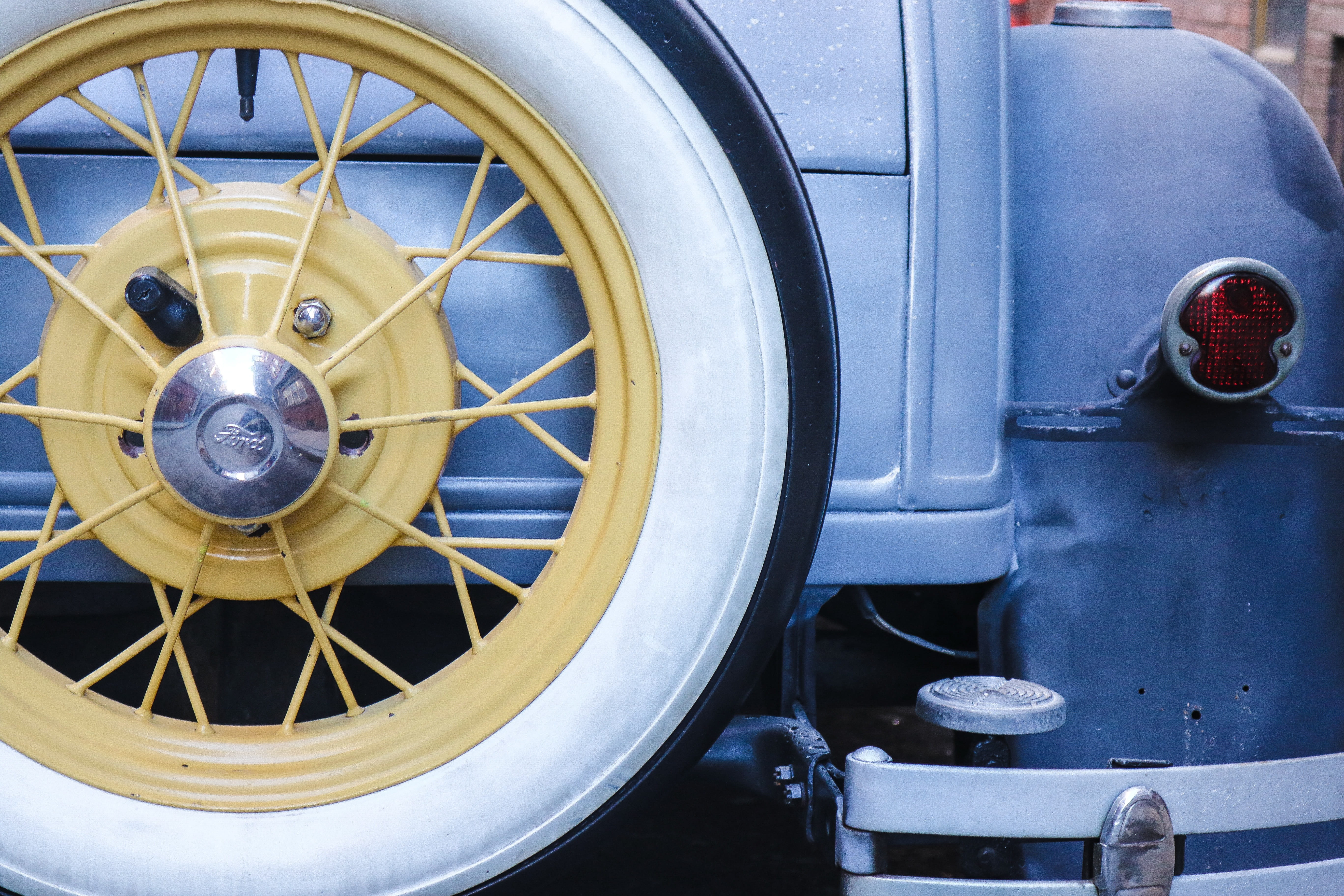 day, metal, vintage cars, machine part, land vehicle, vintage, 5K, spoke, classic cars, black, yellow, automobile, tire, motorcycle, close-up, car, photography, HD Wallpaper