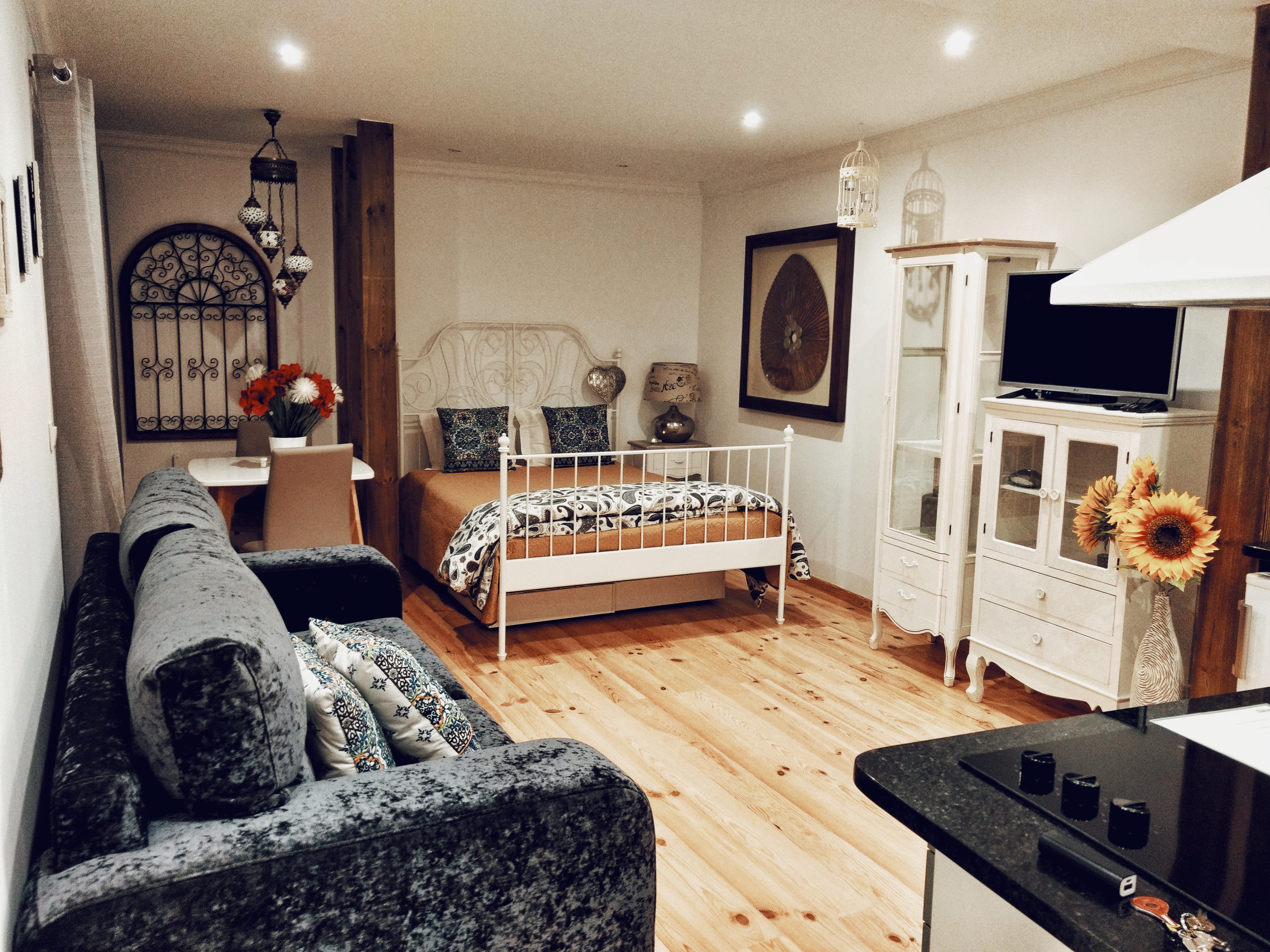 home showcase interior, furniture, luxury, home interior, interior design, architecture, living room, seat, coffee table, flooring, wealth, wood, alfama, HD Wallpaper