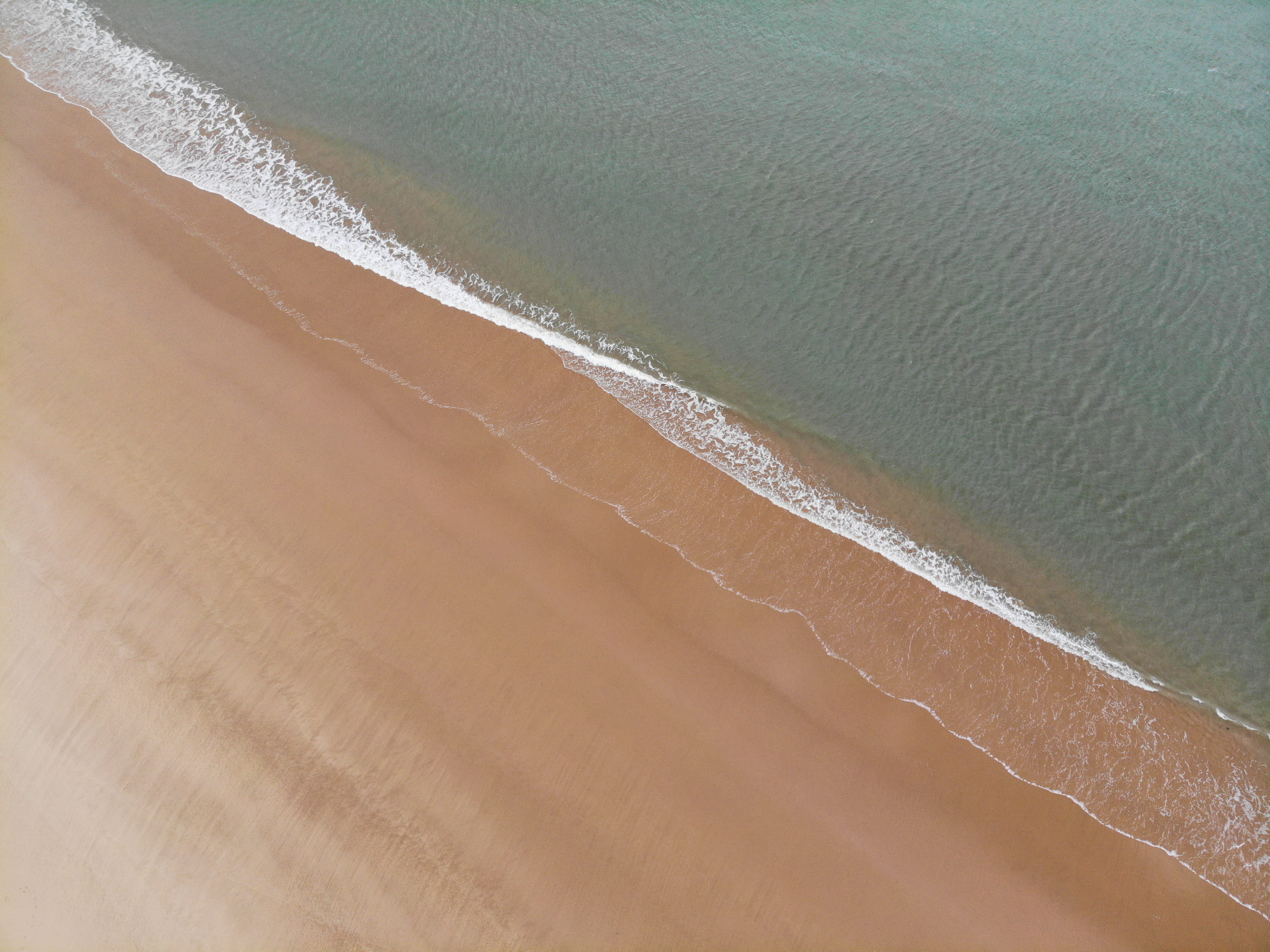 aquatic sport, 4K, full frame, landscape, close-up, textile, beach, sea, land, brown, outdoors, backgrounds, view, water, seashore, wave, sand, pattern, HD Wallpaper