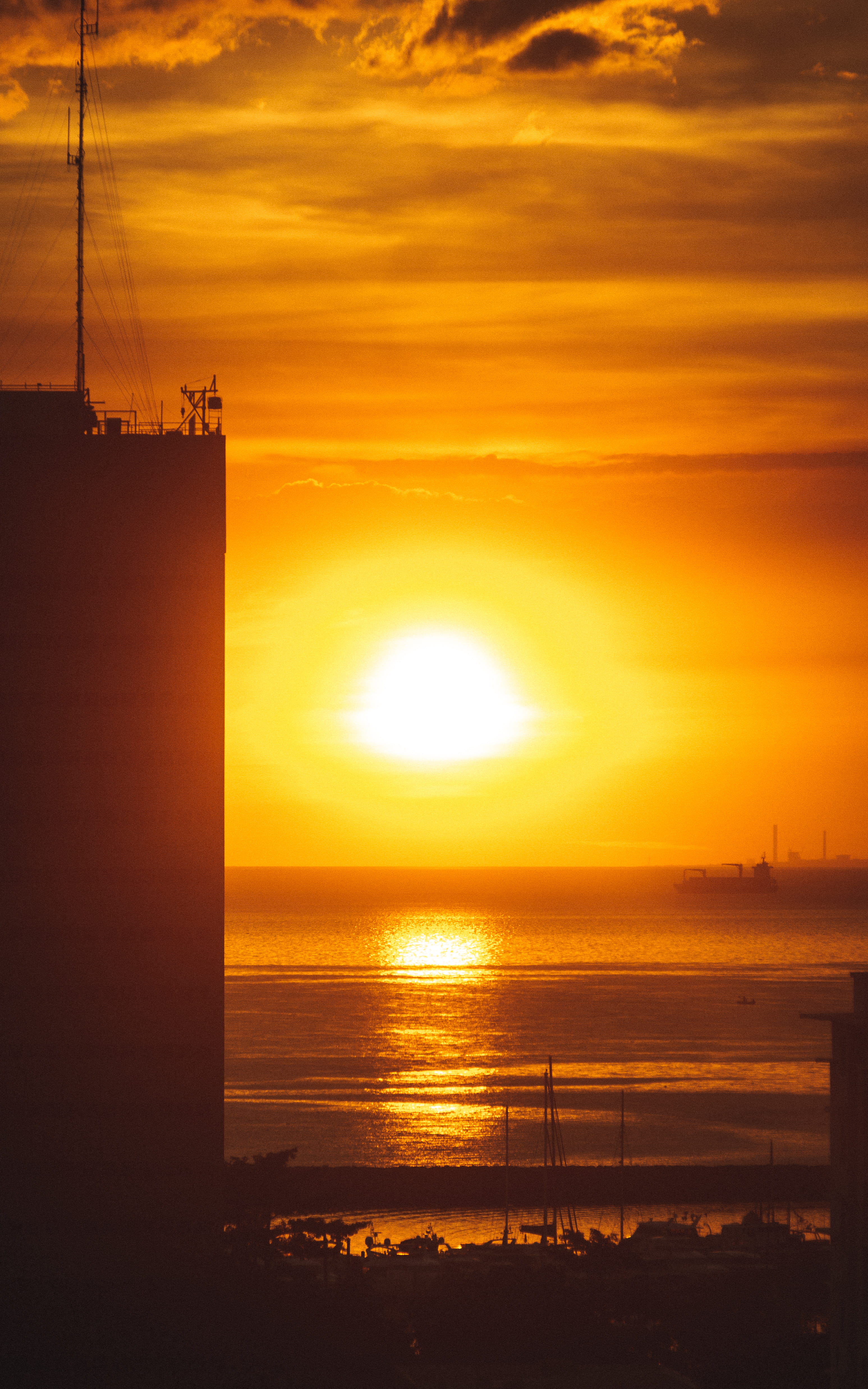 philippines, idyllic, horizon, manila bay, outdoors, sunlight, hot, tranquility, sun, land, orange color, beach, scenics - nature, lens flare, tranquil scene, Phone HD Wallpaper