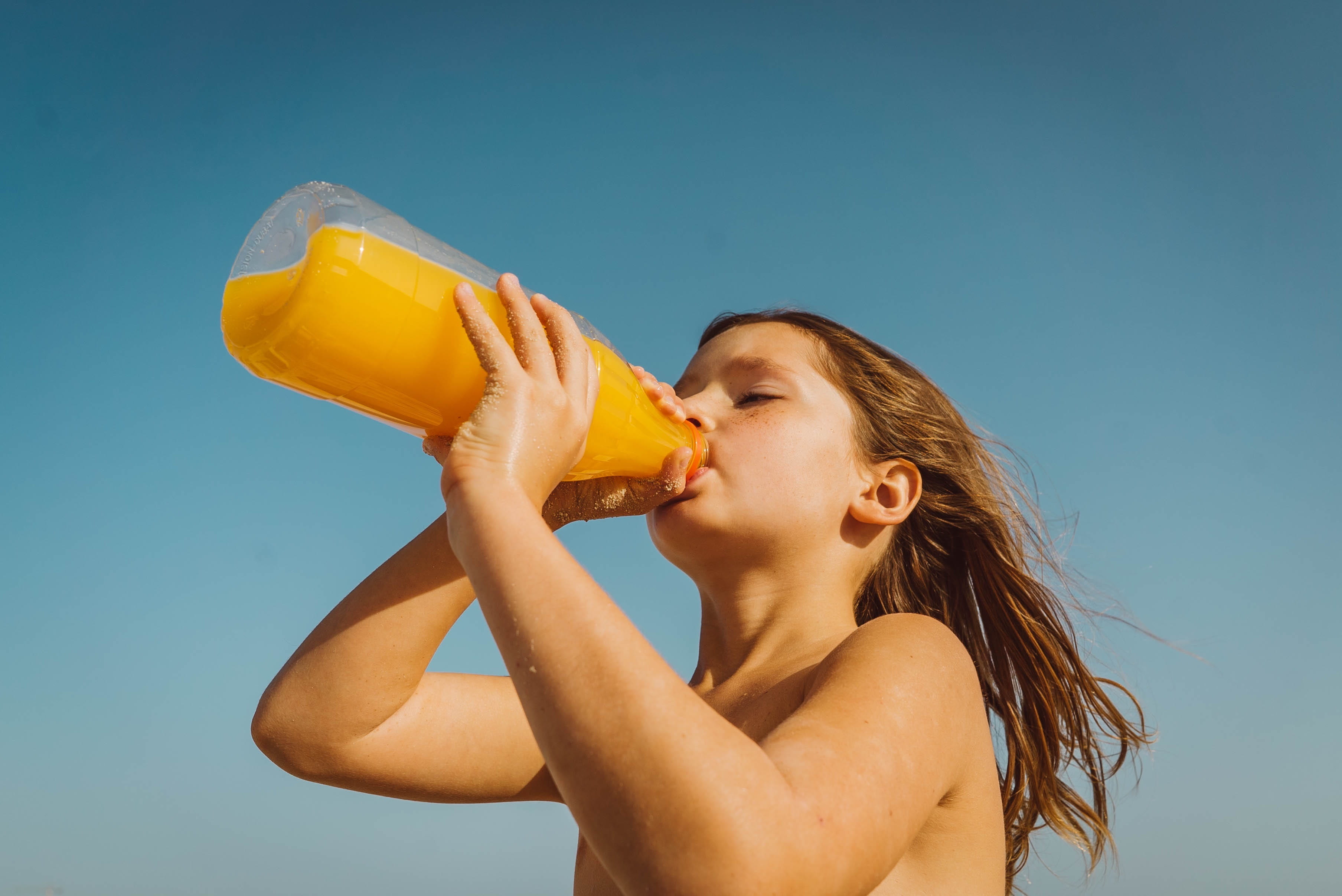 juice, refreshment, sky, 2K, women, people, outdoors, beautiful woman, hair, leisure activity, bottle, container, summer, water, drinking, holding, thirsty, HD Wallpaper