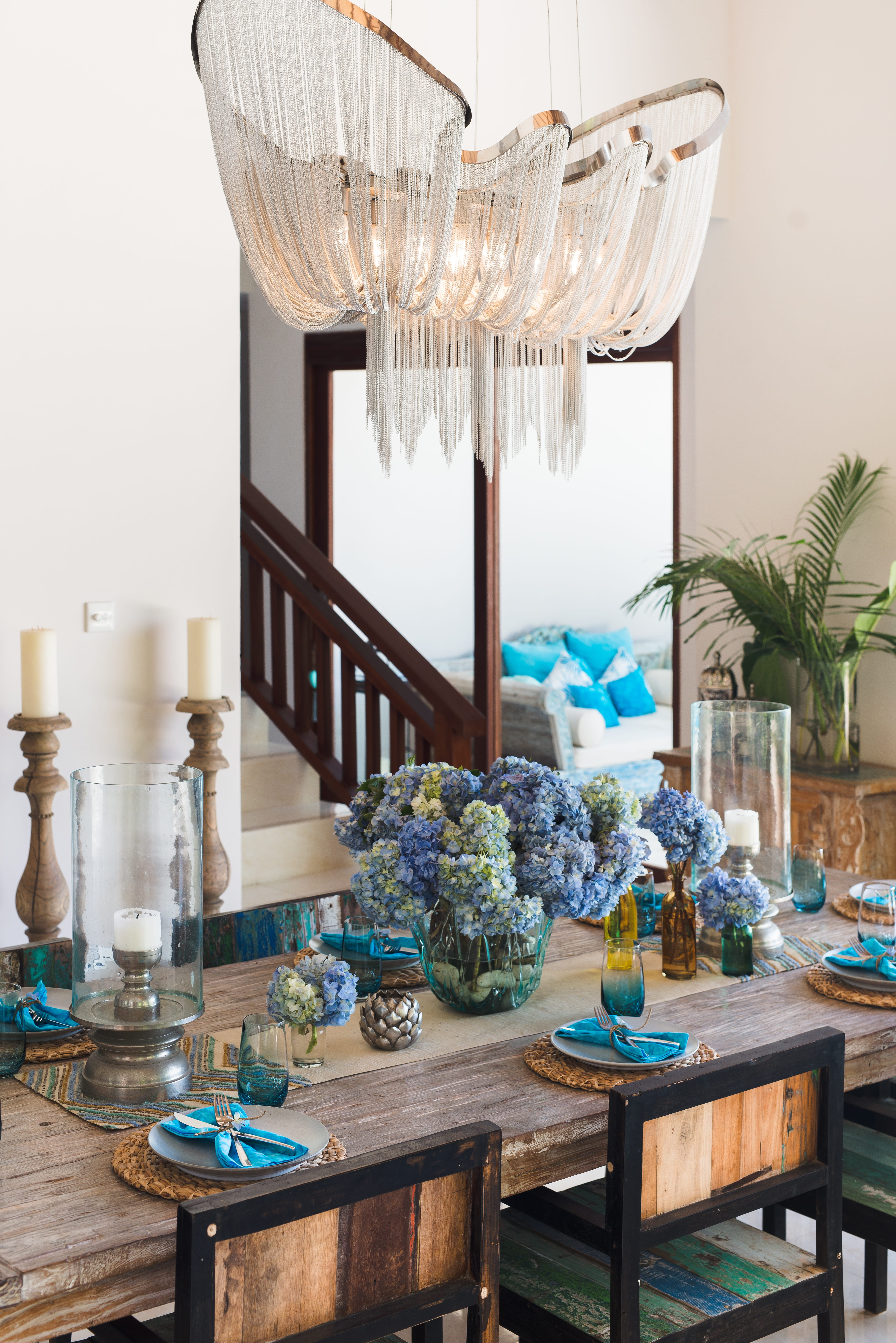flower, table, hotel, candle, living room, wood - material, vase, 5K, canteen, glass - material, interior, interior design, plant, electric lamp, transparent, Phone HD Wallpaper