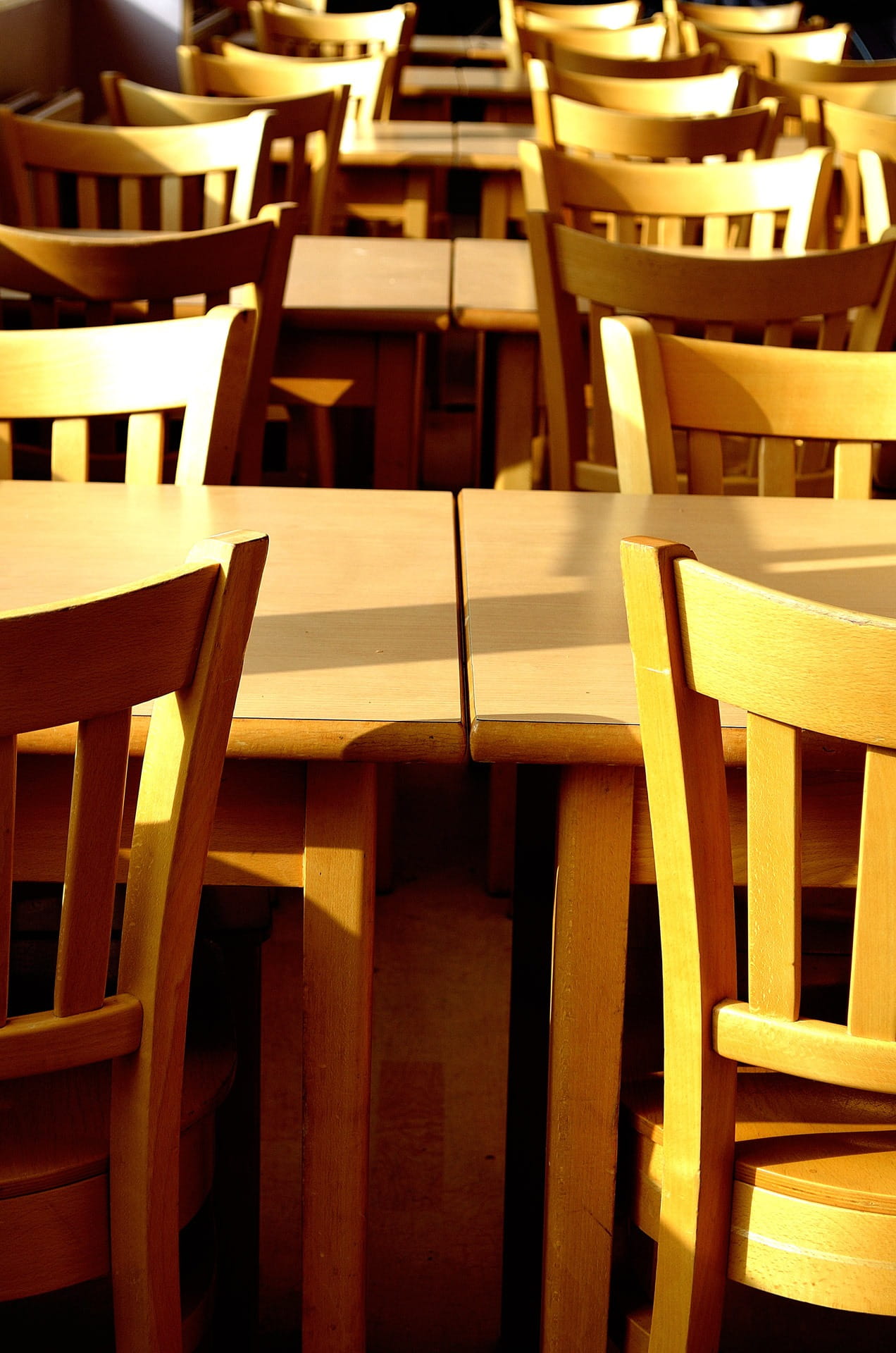 1080P, backgrounds, order, table, tables, absence, still life, furniture, indoors, empty, large group of objects, seat, chair, full frame, no people, canteens, Phone HD Wallpaper