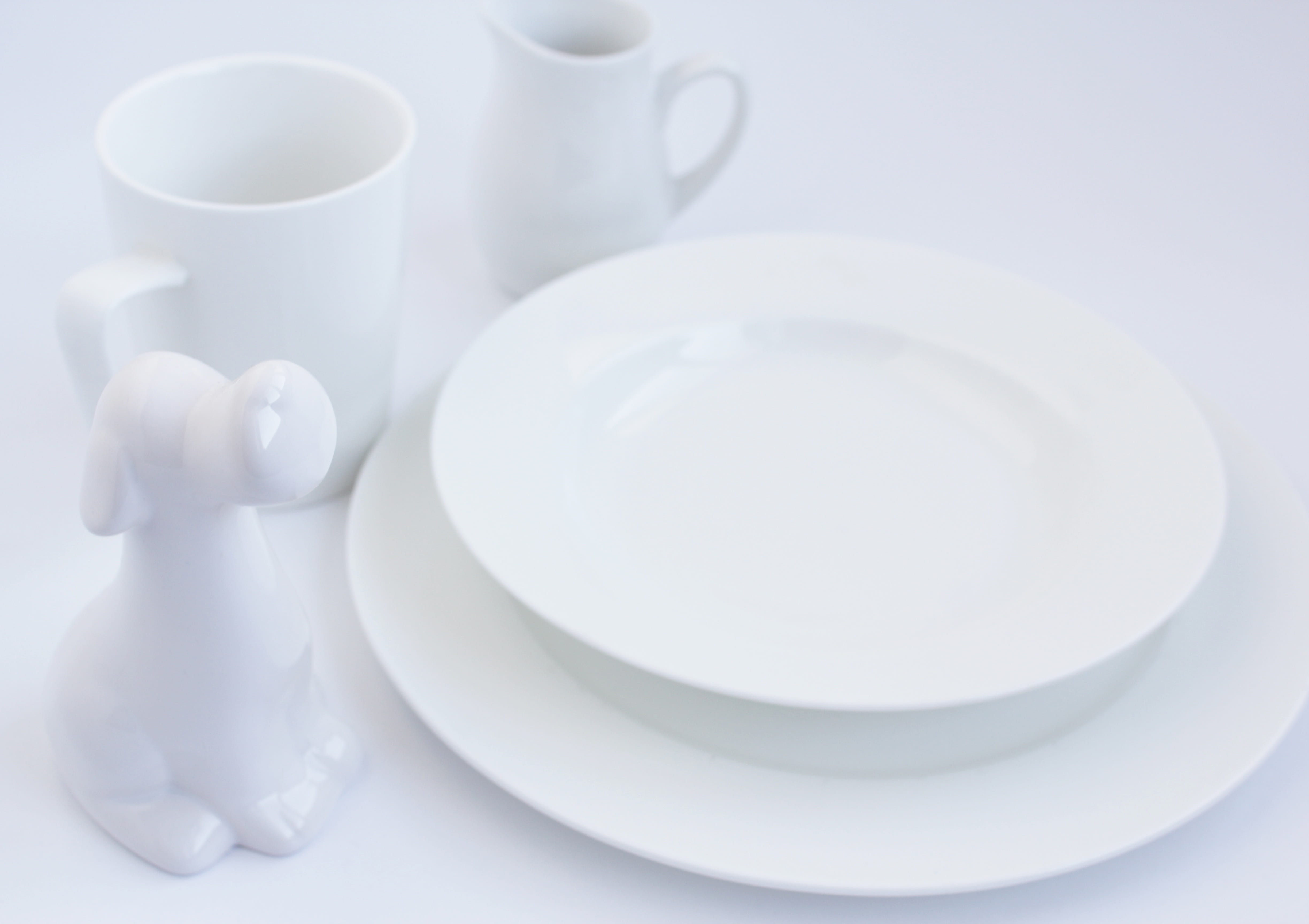 group of objects, 4K, plate, table, setting, restaurant, indoors, white, empty plate, ceramics, tableware, no people, porcelain, breakfast, dog, figurine, HD Wallpaper