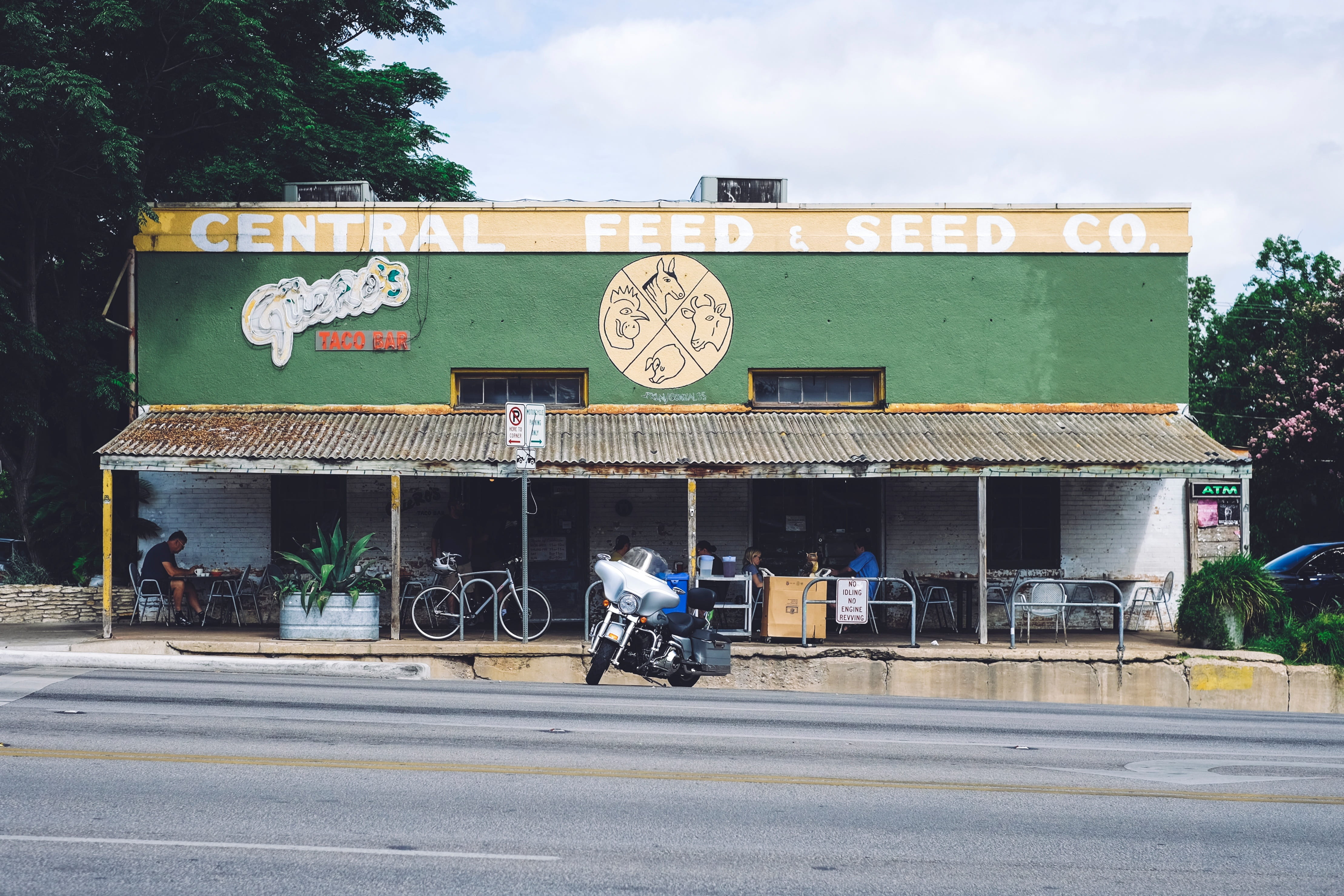 tree, real people, sign, built structure, signage, day, eatery, bike, architecture, incidental people, plant, cloud - sky, text, people, nature, building exterior, HD Wallpaper