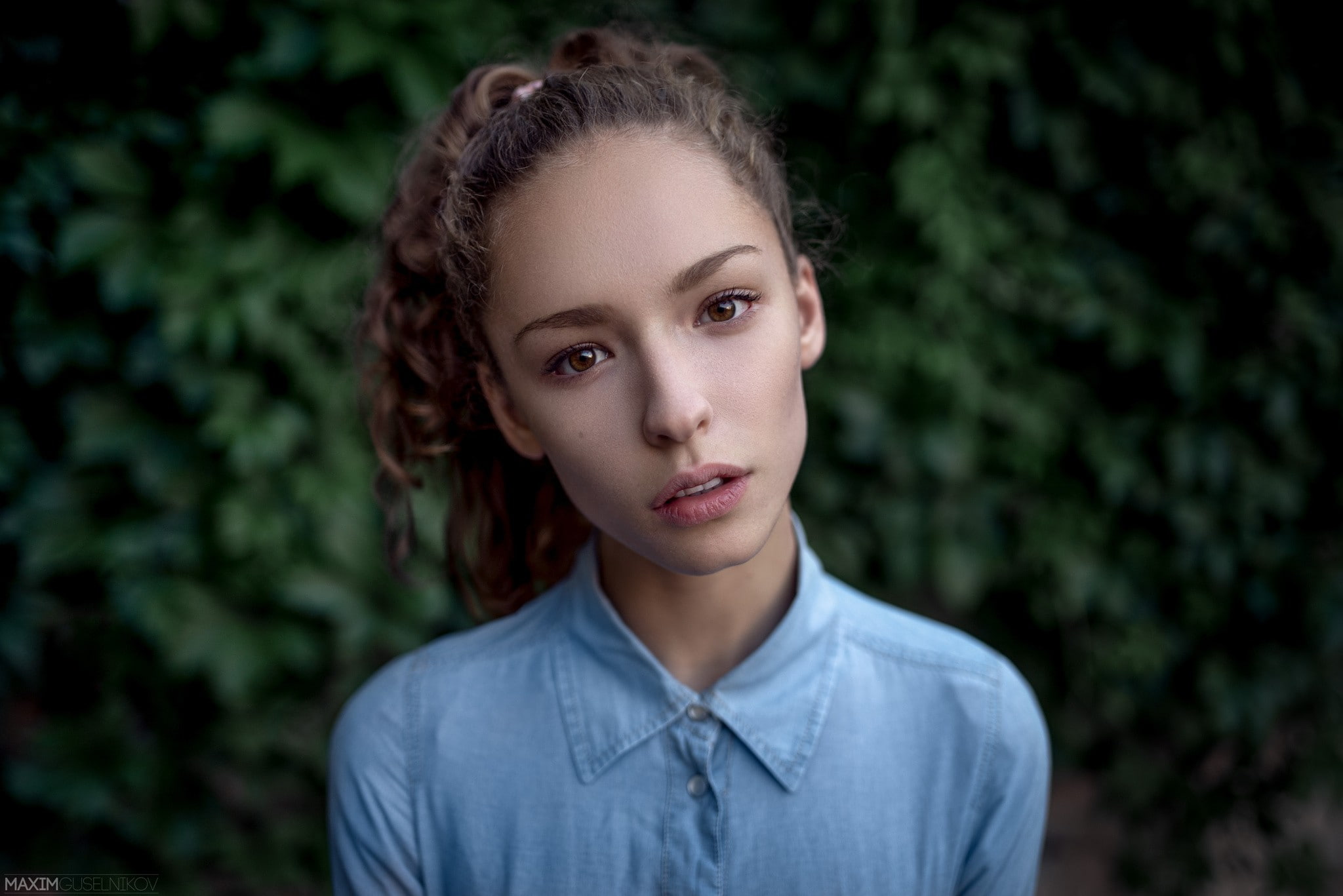 women outdoors, serious, teenager, portrait, focus on foreground, pre-adolescent child, one person, hairstyle, adolescence, beautiful woman, hazel eyes, HD Wallpaper