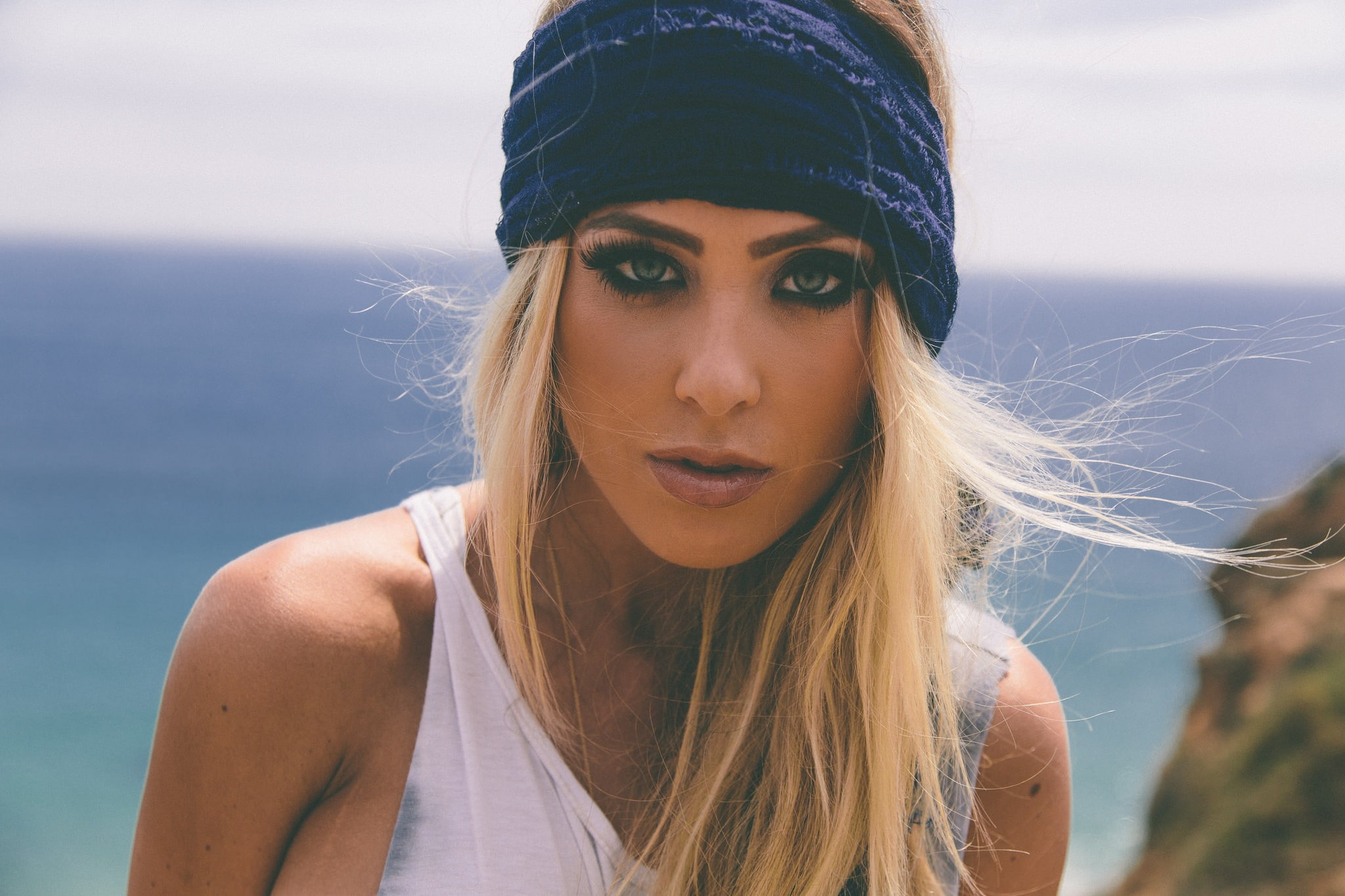 portrait, headband, outdoors, 2048x1365, blonde, women, 1080P, knit, face, blue, HD Wallpaper