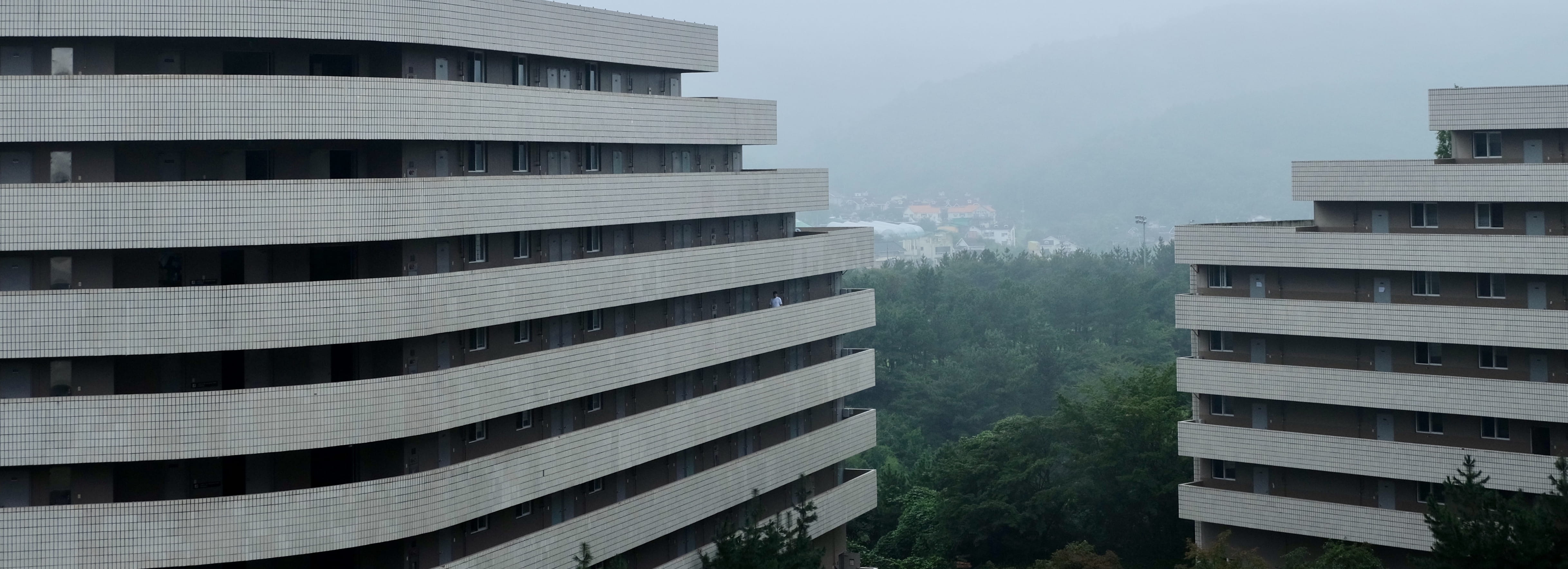 architecture, city, modern, no people, resort, korea, hotel, nature, fog, day, apartment, residential district, built structure, buildings, tree, building, HD Wallpaper