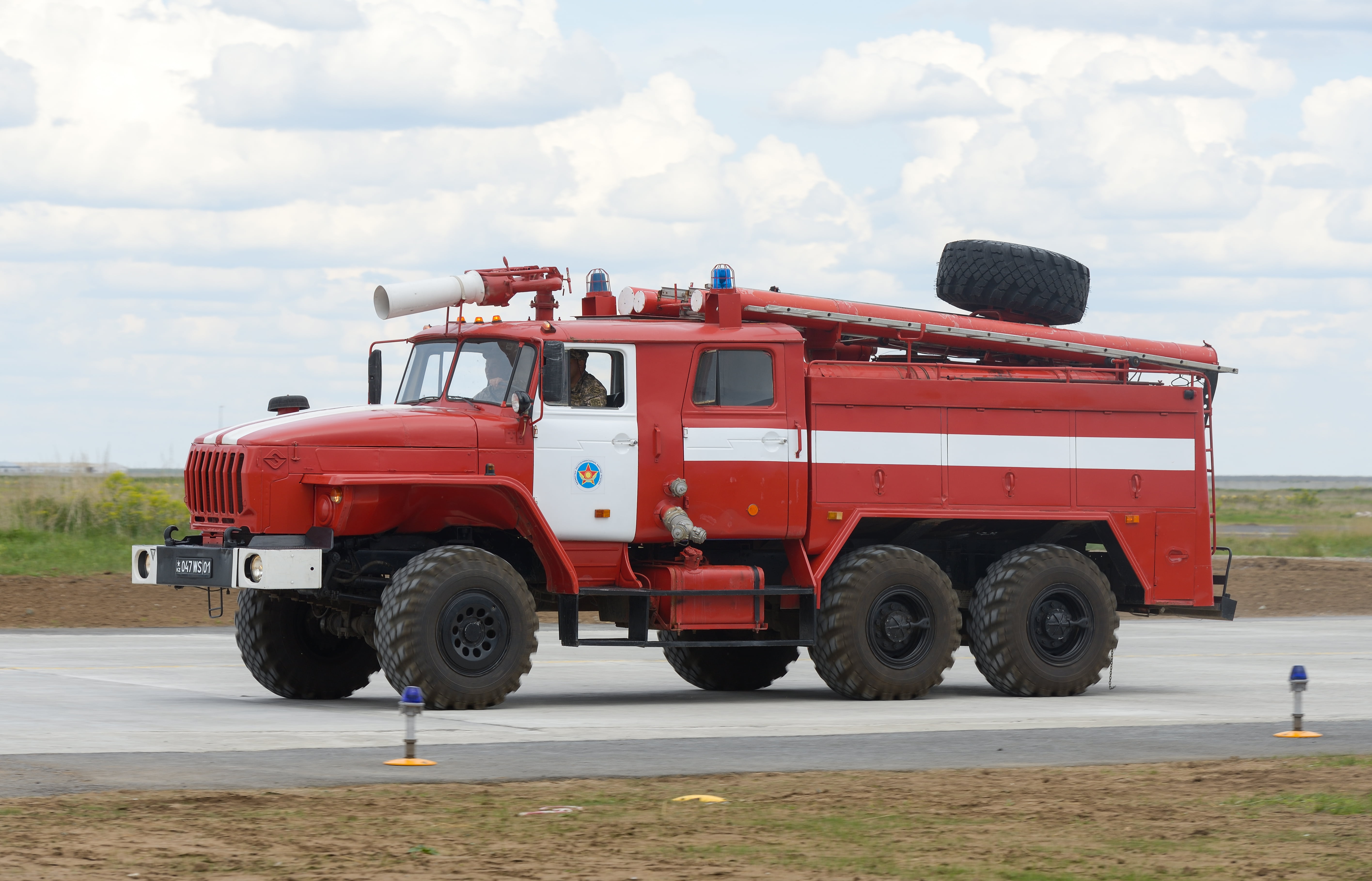 nature, fire engine, wheel, occupation, truck, rescue, transportation, cloud - sky, Ural-4320, land vehicle, mode of transportation, motor vehicle, red, HD Wallpaper