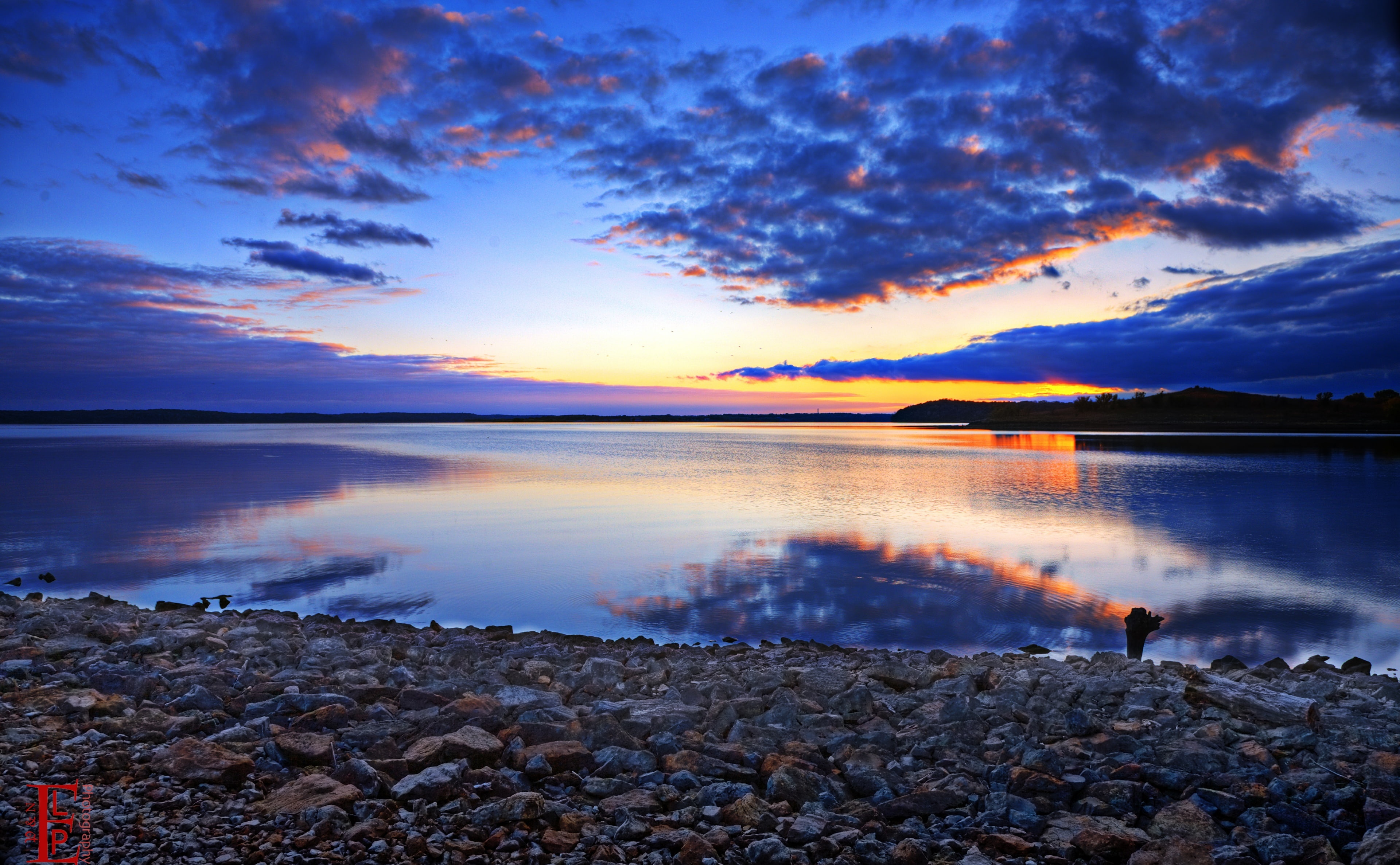 beach, beauty in nature, solid, Light, Sunset, 4K, sky, outdoors, shoreline, Water, pebble, tranquil scene, Landscape, Nature, cloud - sky, Scenery, near, HD Wallpaper