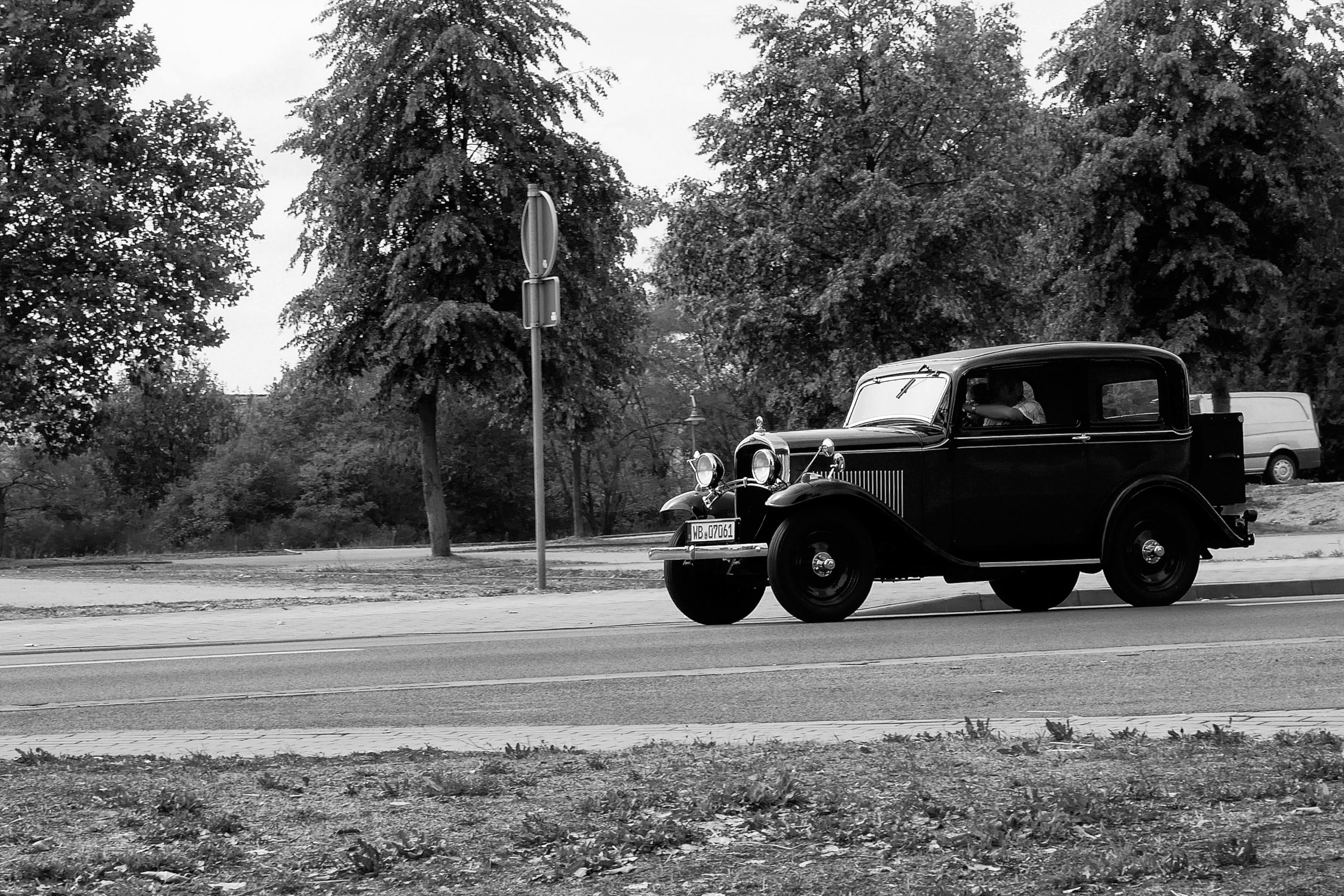 black and white, historically, transportation, outdoors, trunk, no people, 2l limousine 1934 35, growth, mode of transportation, car, land vehicle, road, HD Wallpaper