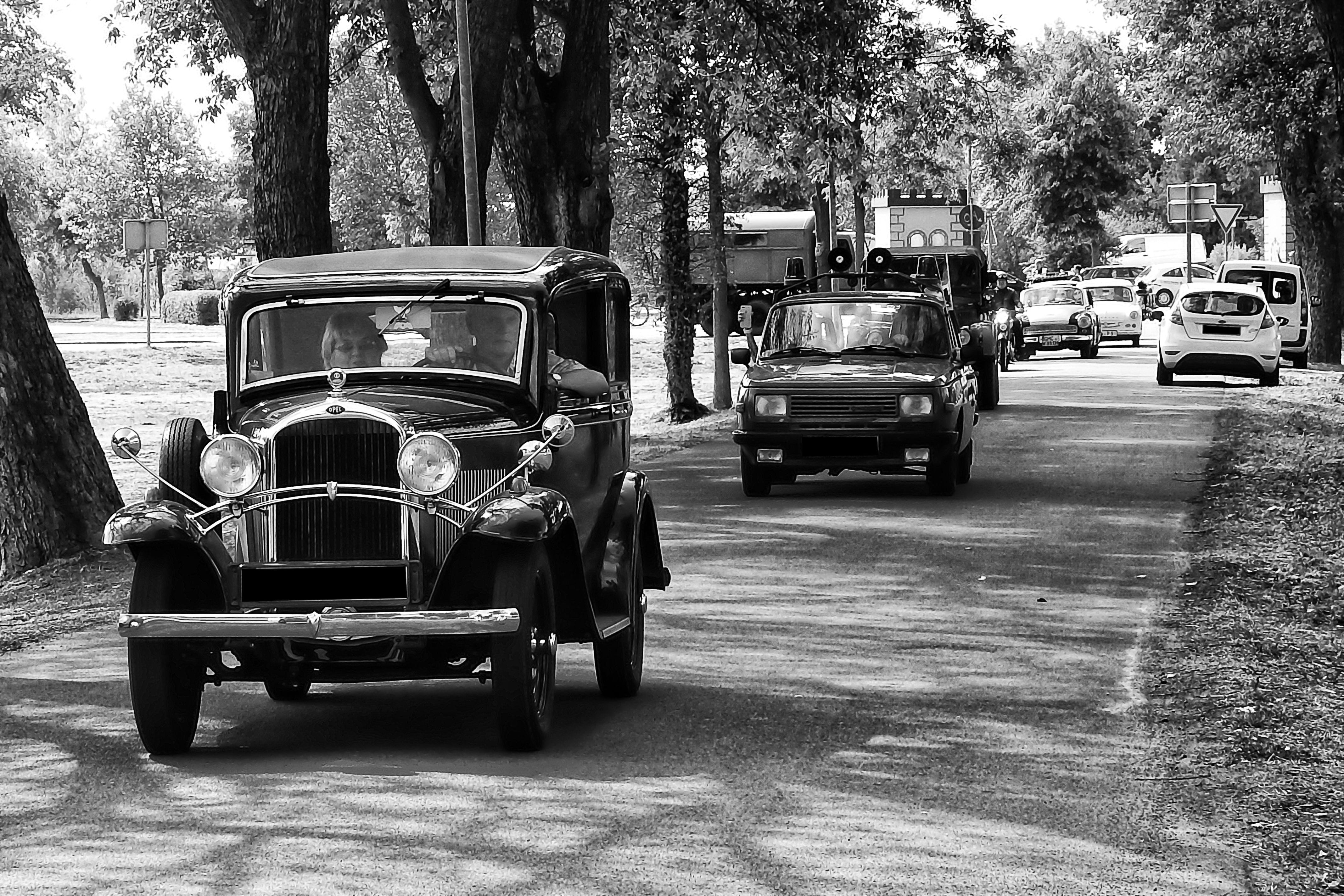rickshaw, city, architecture, motor vehicle, mode of transportation, 2l limousine 1934 35, car, auto, transportation, historically, black and white, retro styled, HD Wallpaper