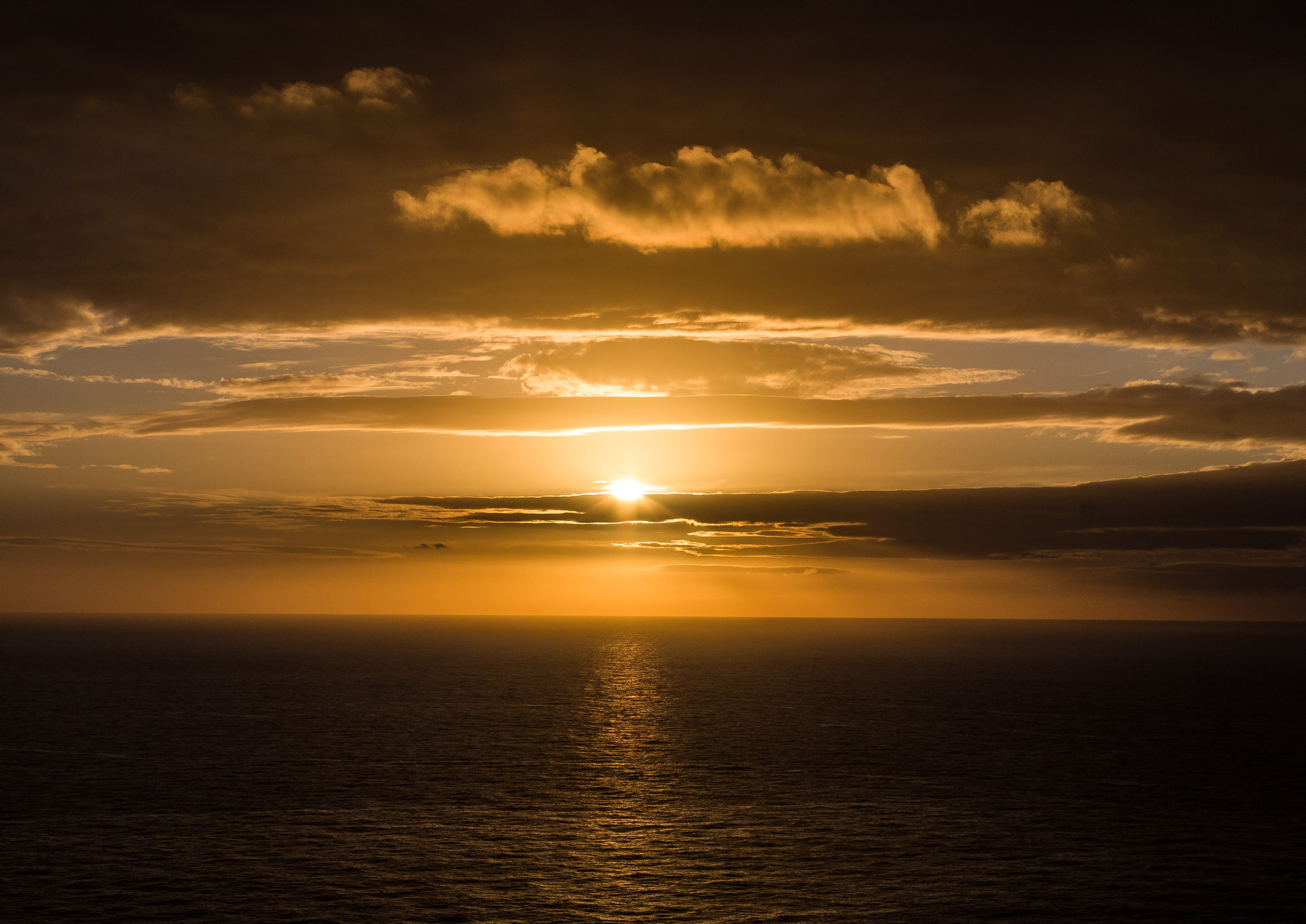 by sunsets, landscape, tranquil scene, romantic sky, 4K, sky, sea, horizon, naturaleza, cielo, idyllic, nature, water, cloud - sky, twilight, famous, clouds, HD Wallpaper