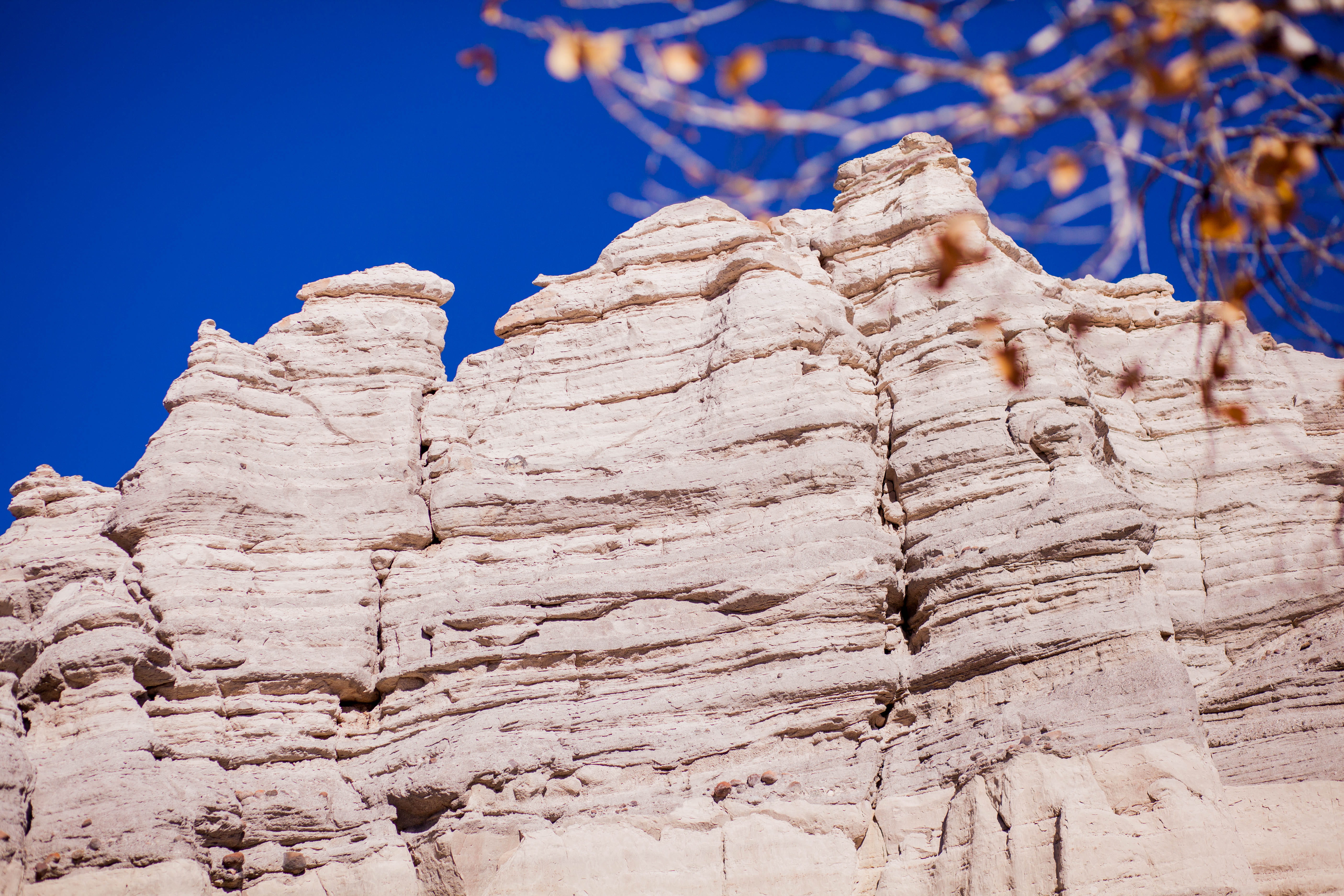 non-urban scene, sky, cliff, blue, fall, blanco, white rock, scenics - nature, solid, travel, rock, blue skies, rock formation, rock - object, clean, outdoors, HD Wallpaper