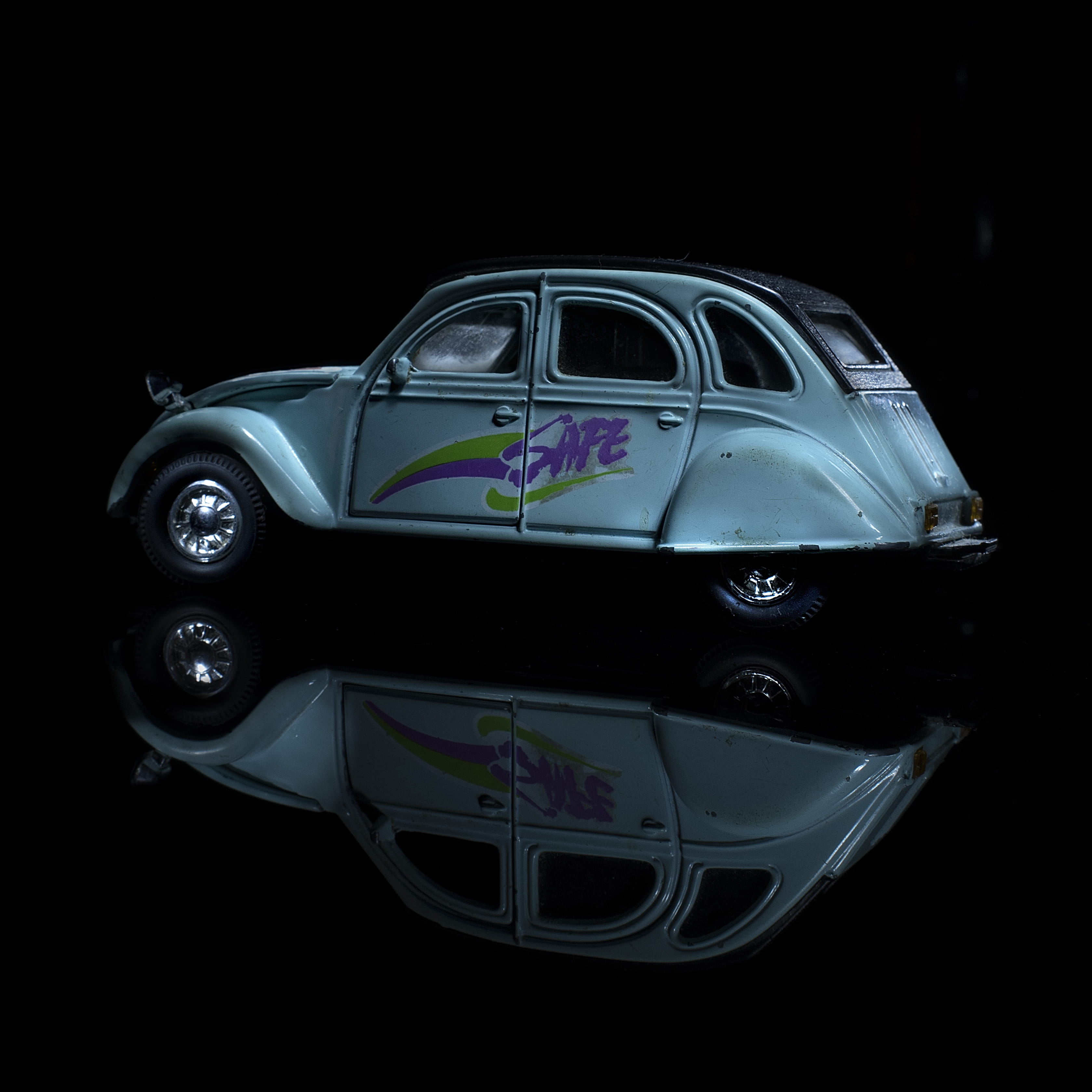 no people, car, land vehicle, transportation, travel, illuminated, argentina, bahía blanca, toy, black background, studio shot, mode of transportation, Phone HD Wallpaper