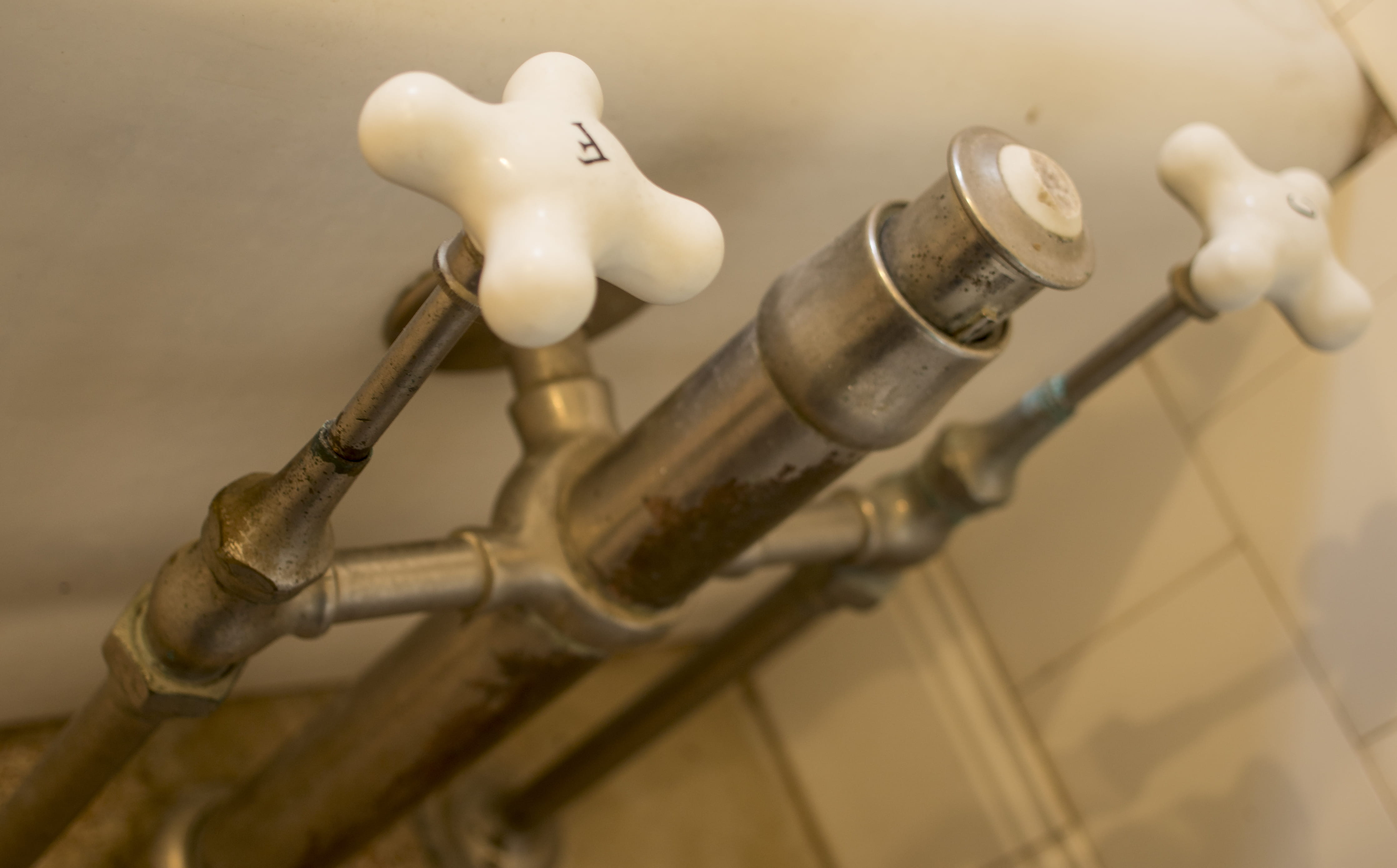 equipment, machinery, history, high angle view, industrial equipment, metal, 4K, still life, close-up, argentina, antique, taps, valve, focus on foreground, HD Wallpaper