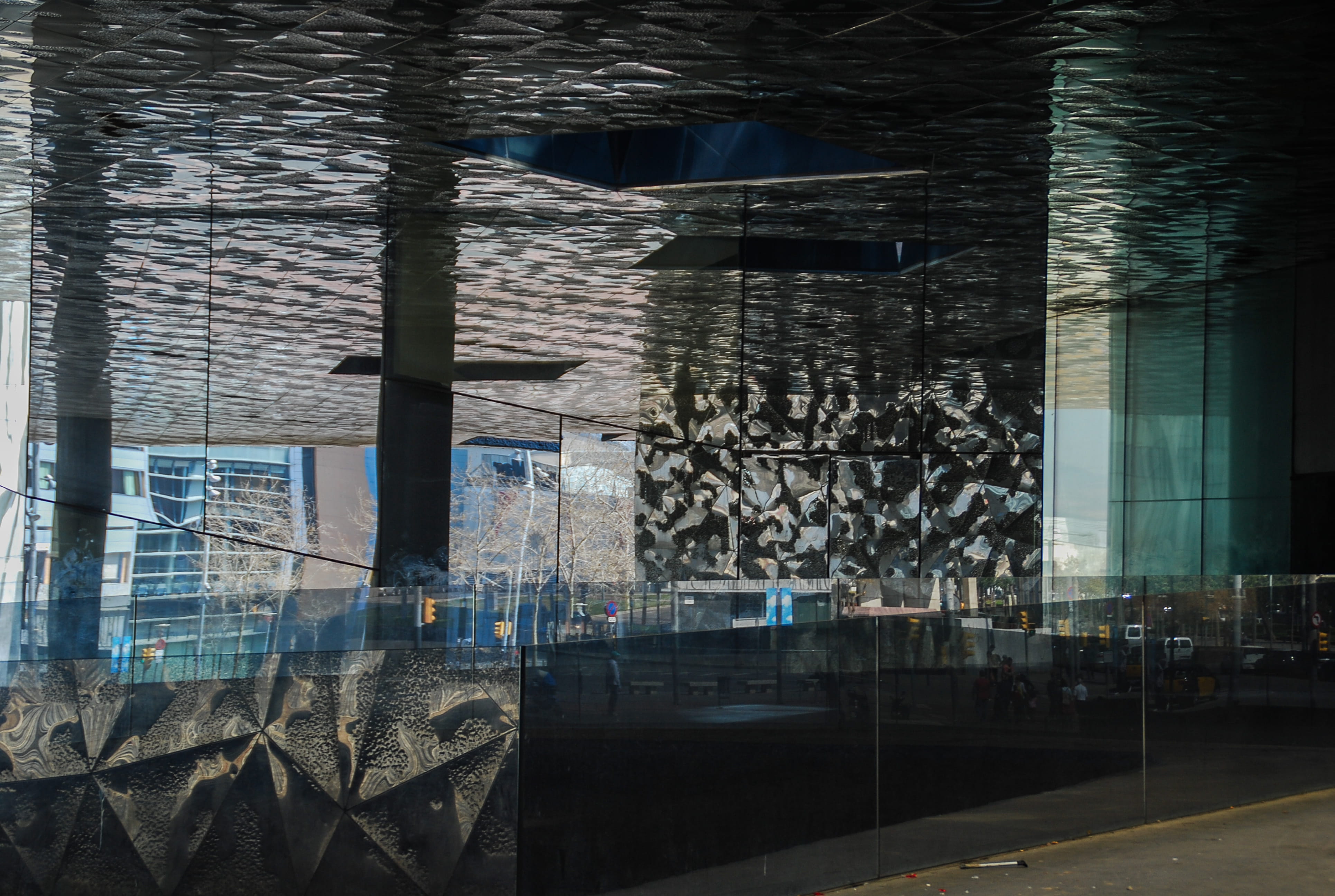day, 4K, barcelona, transportation, sunlight, glass - material, building, digital composite, rugosidad, outdoors, abandoned, reflection, formas, no people, HD Wallpaper