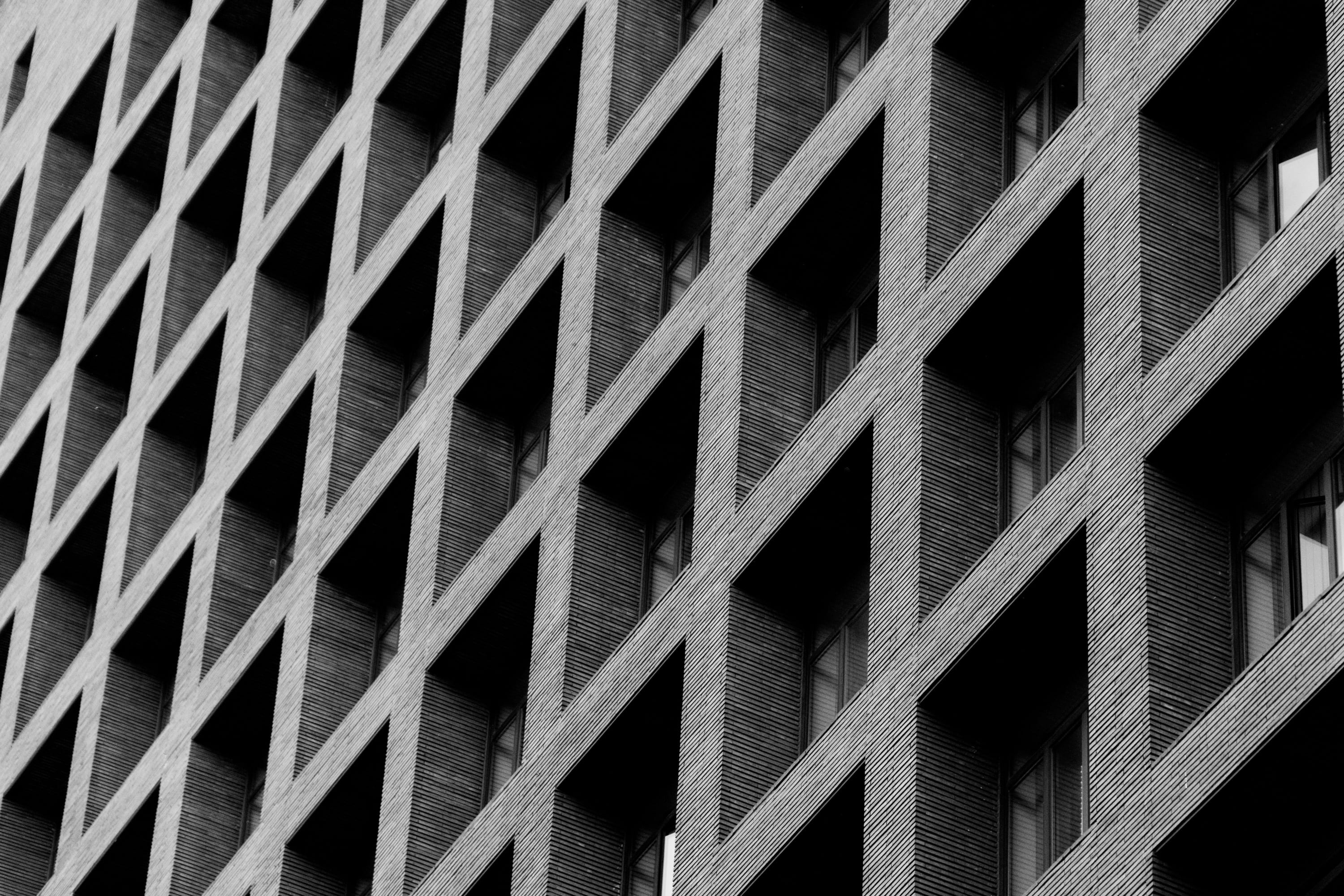 low angle view, pattern, metal, windows, no people, paralela, outdoors, bricks, construction industry, selective focus, textured, crisscross, built structure, HD Wallpaper