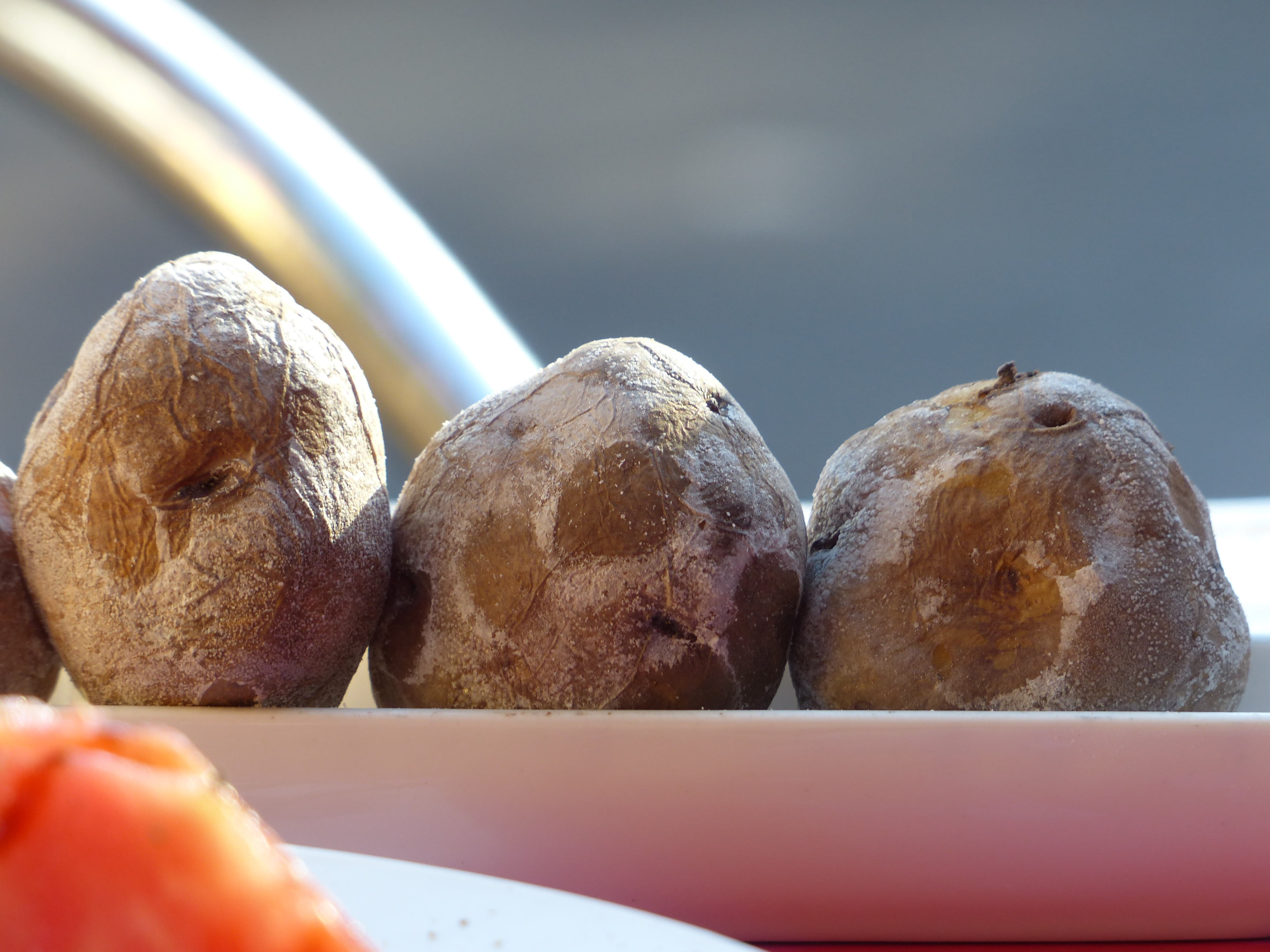 papas, salt crust, still life, indoors, wellbeing, selective focus, 4K, potatoes, papas arrugadas negras, papas bonitas, baked, no people, day, dessert, HD Wallpaper