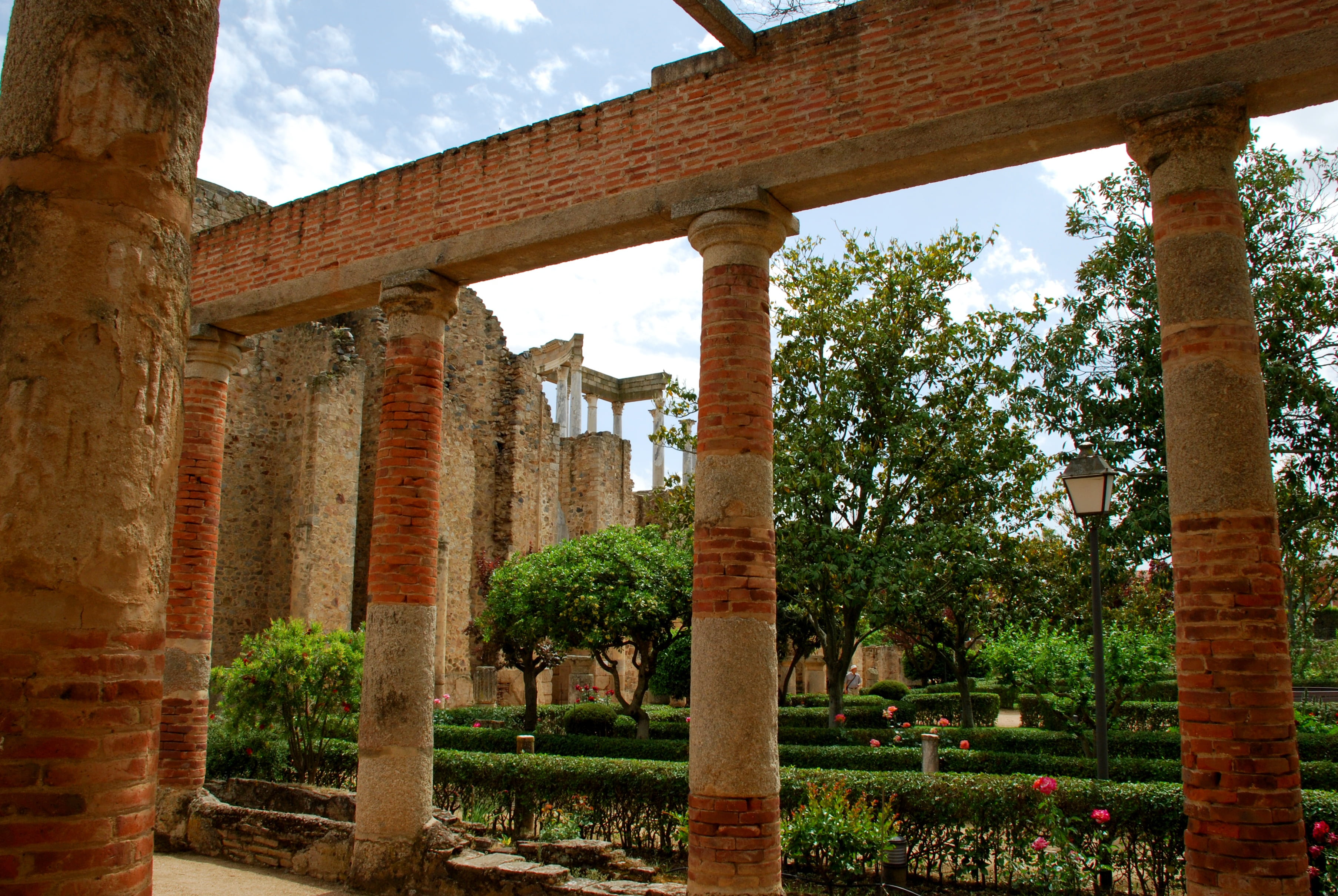 architecture, extremadura, old, outdoors, hispania roma, plant, ancient civilization, sky, low angle view, arch, ruined, built structure, old ruin, tree, HD Wallpaper