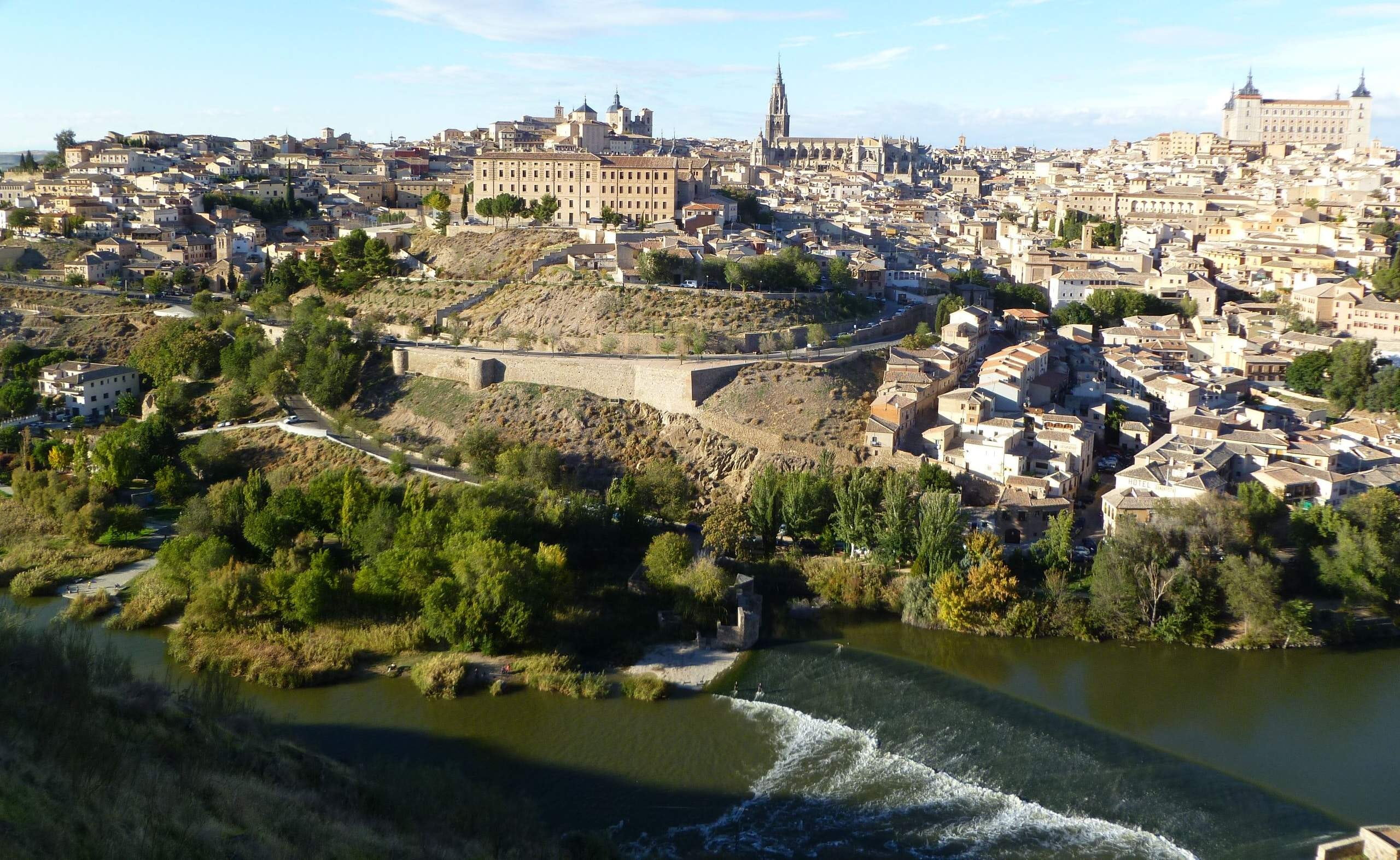 tree, extremadura, 2K, outdoors, connection, city, spain, arch bridge, castile, architecture, day, cityscape, water, residential district, high angle view, HD Wallpaper
