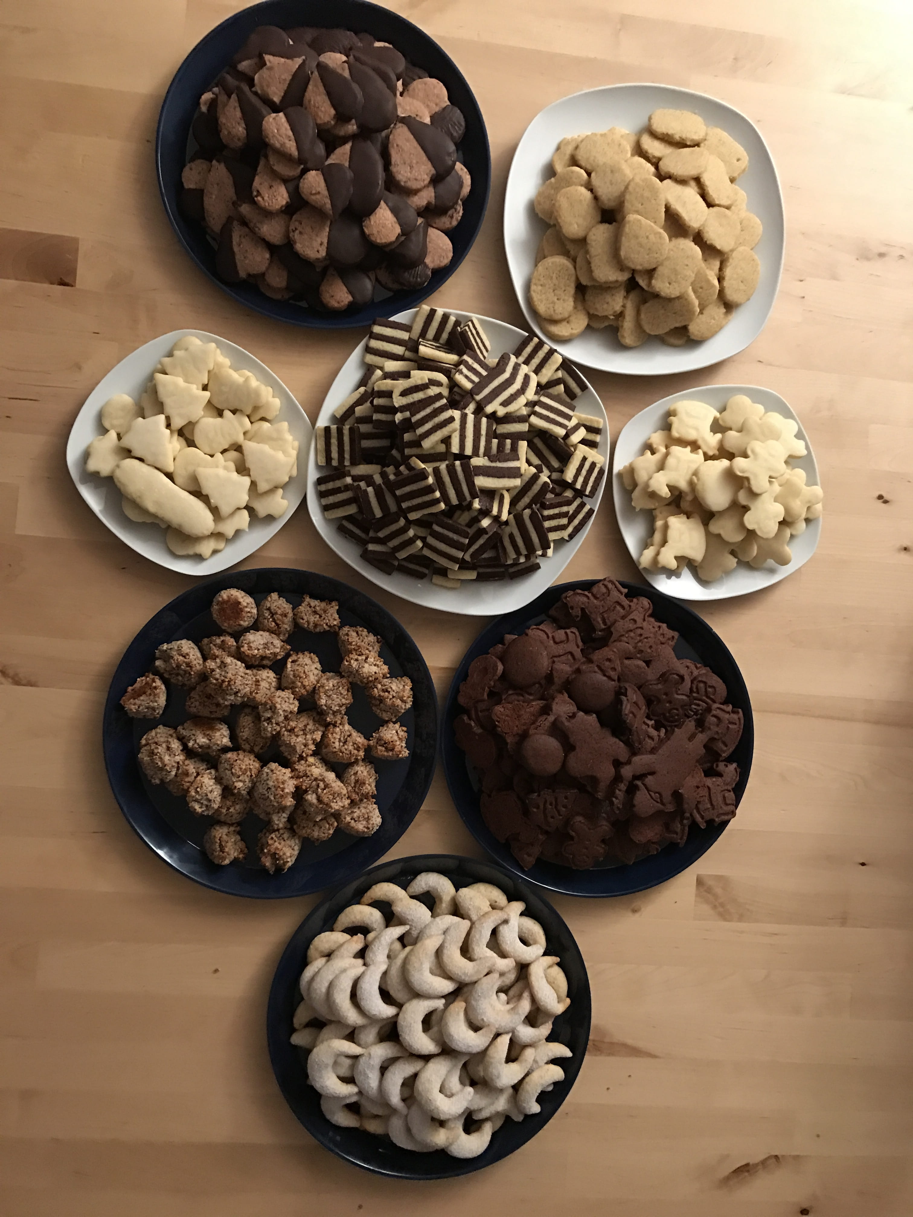 indulgence, temptation, baked, variation, choice, arrangement, glaze, crispy, sweet, christmas cookies, Sugar, wellbeing, healthy eating, 4K, vanillekipferl, Phone HD Wallpaper