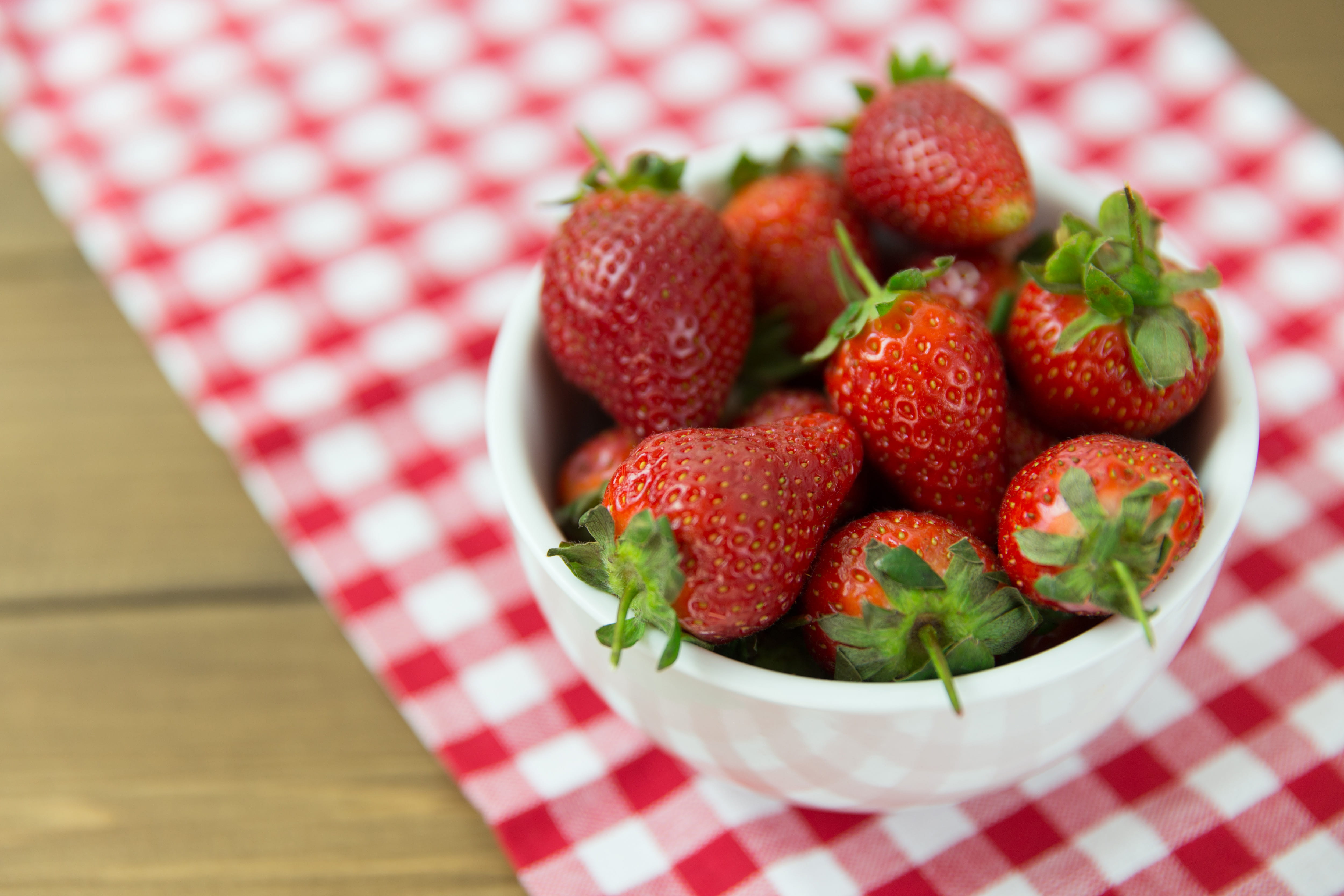 red, indoors, berry Fruit, food/Drink, checked pattern, bowl, dessert, healthy, fresh, no people, nature, summer, tablecloth, strawberries, table, 4K, HD Wallpaper