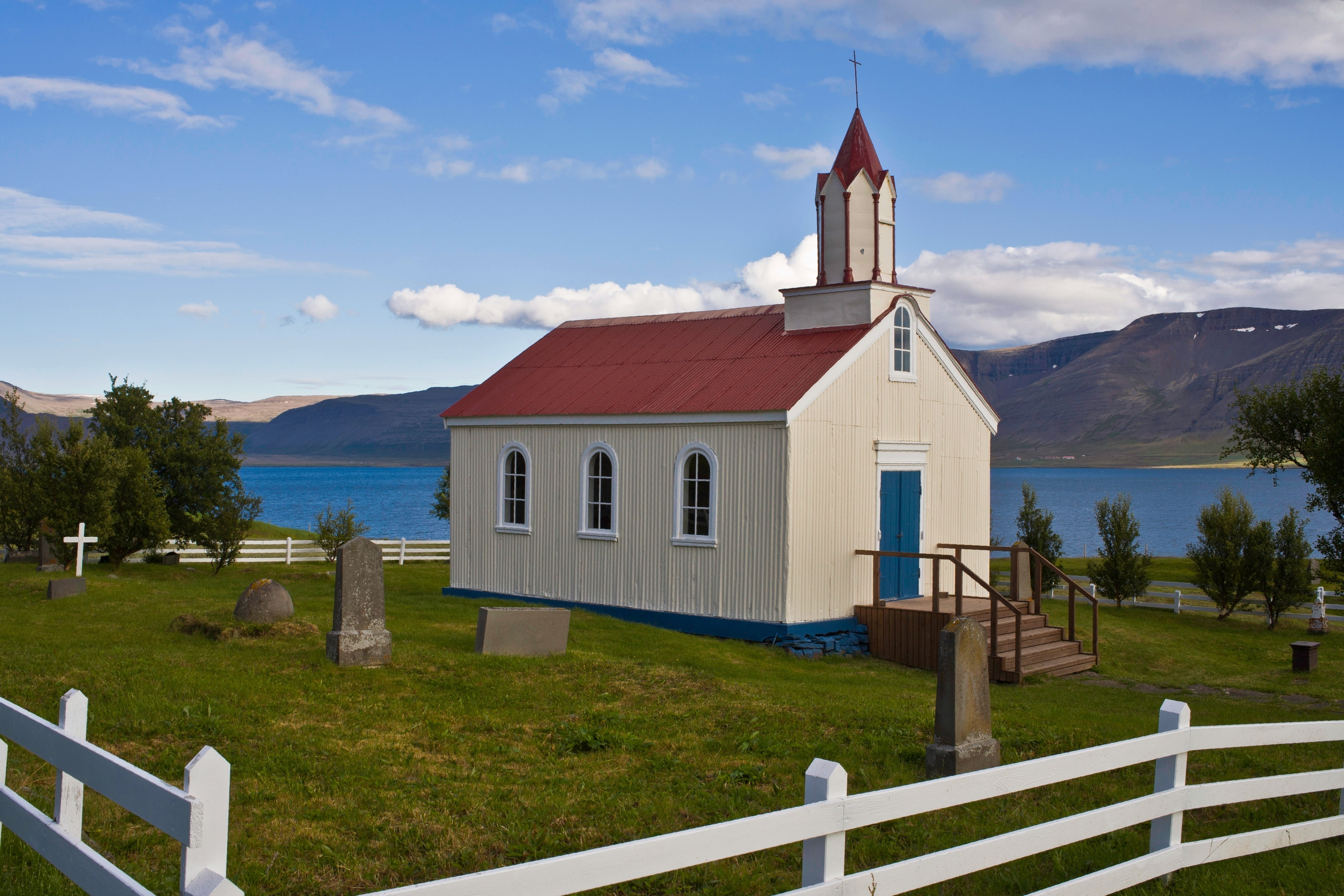 4K, green, west, old, lake, belief, lonely, tourism, water, red, isolated, place of worship, small, alone, traditional, sky, coast, plant, cloud - sky, HD Wallpaper