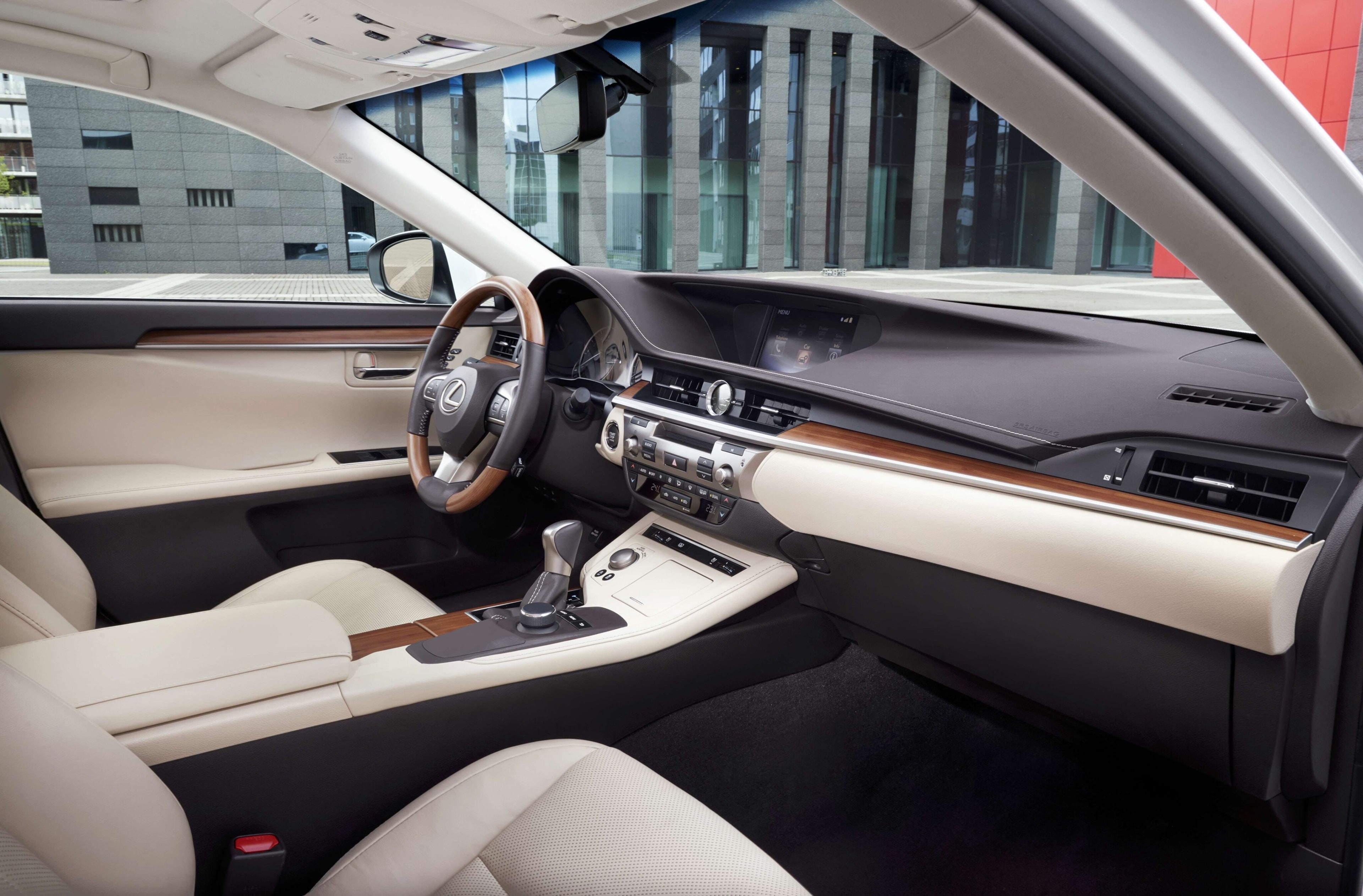 car interior, 4K, adult, travel, real people, steering wheel, human limb, human hand, driving, hand, vehicle interior, one person, control panel, body part, HD Wallpaper