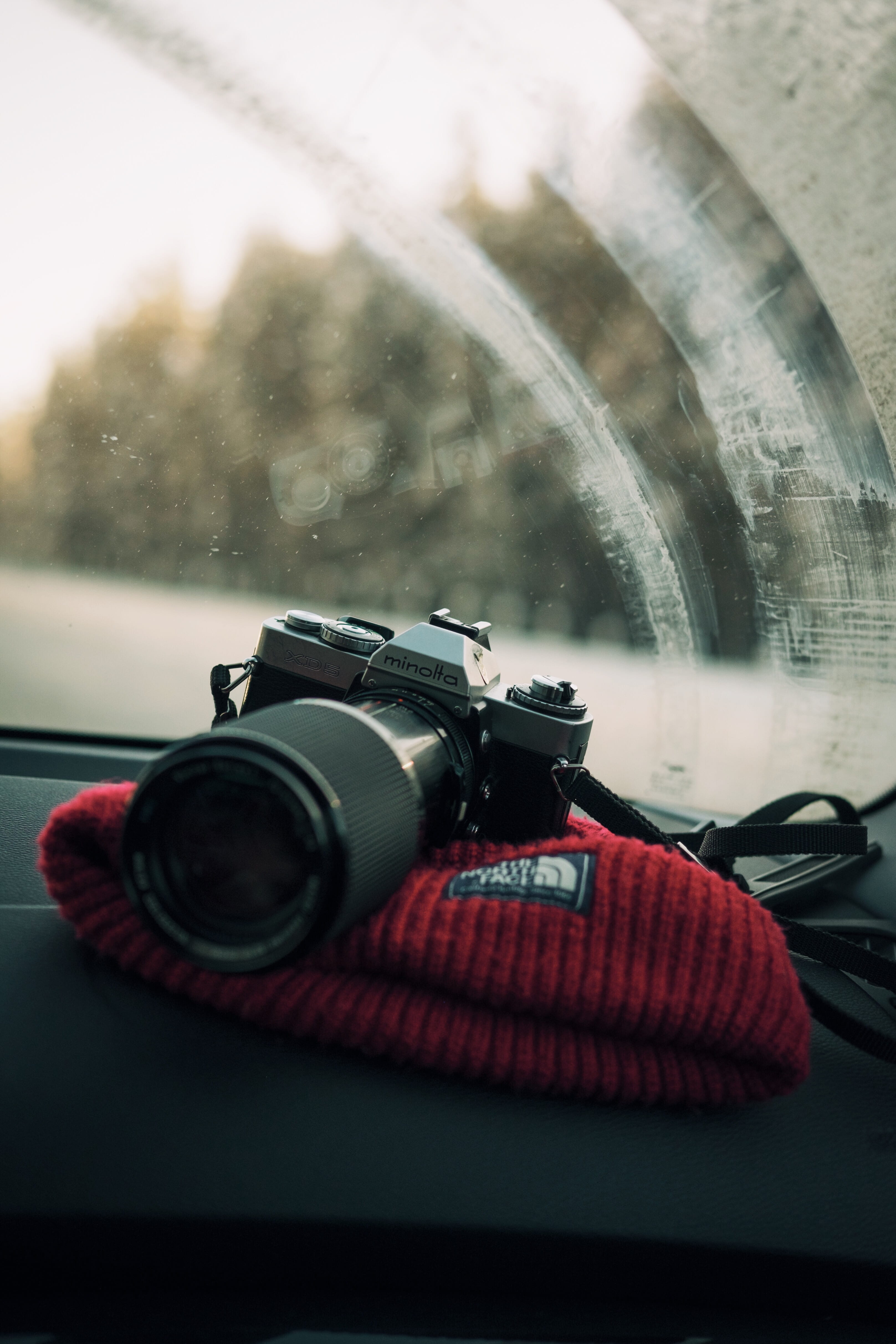 retro styled, motor vehicle, vintage, gray, photographic equipment, reflection, glass - material, photography themes, still life, photo, camera - photographic equipment, Phone HD Wallpaper