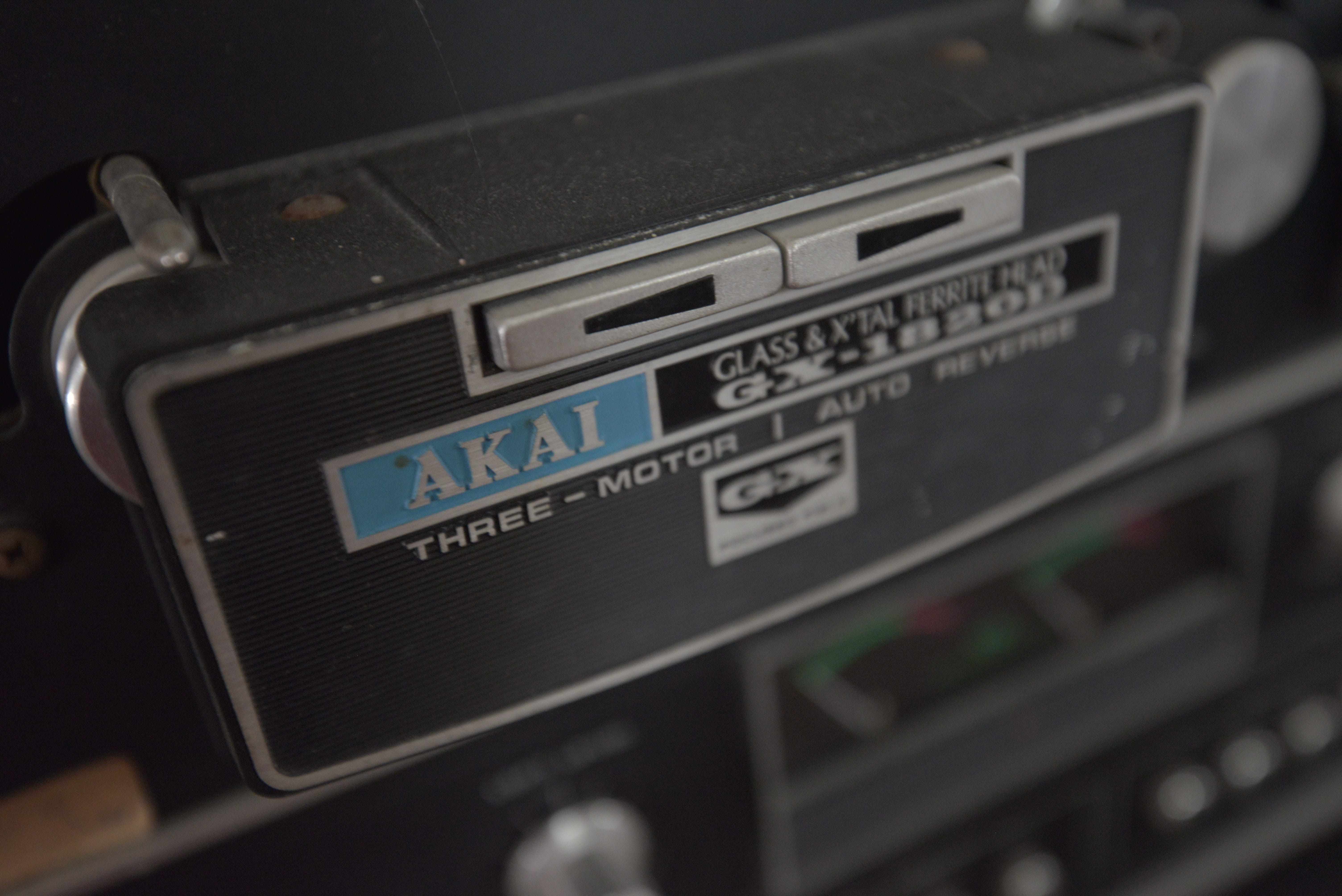 screen, selective focus, still life, sound, intensity, arts culture and entertainment, 5K, western script, communication, close-up, equipment, radio station, HD Wallpaper