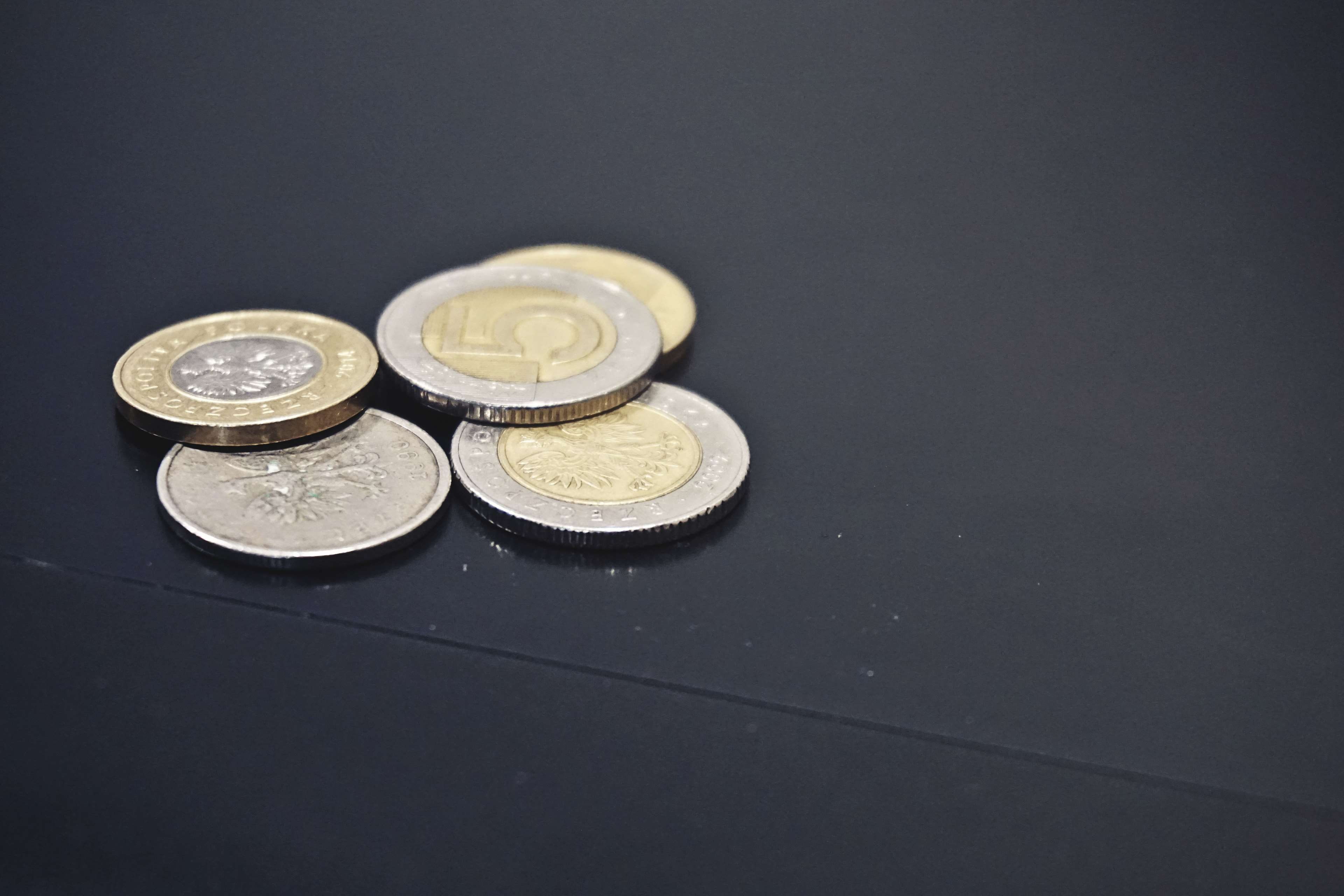 silver colored, number, no people, wealth, gray, finance, business, group of objects, currency, financial item, economy, black background, metal, studio shot, HD Wallpaper