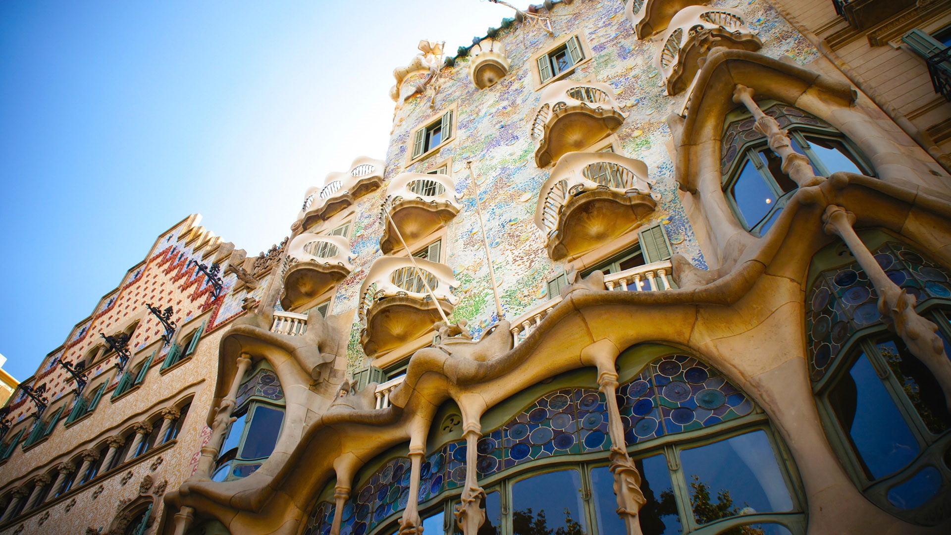 Barcelona, Catalonia, museum, reflection, 1080P, window, Casa Batlló, glass, Spain, HD Wallpaper