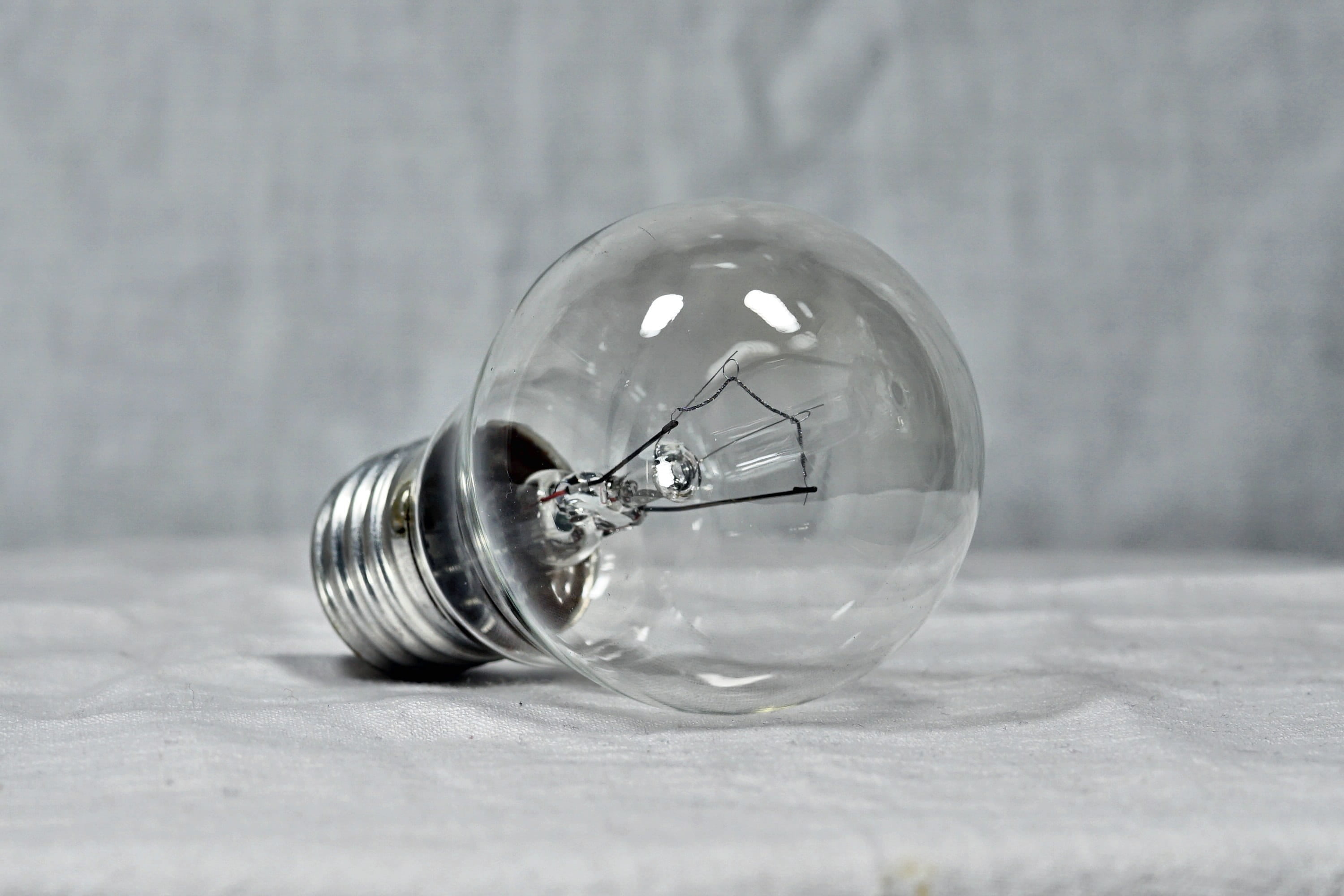 filament, studio shot, gray background, clear, light, electricity, hell, fragility, purity, nature, bulbs, glow, shape, gray, 2K, glass - material, table, HD Wallpaper