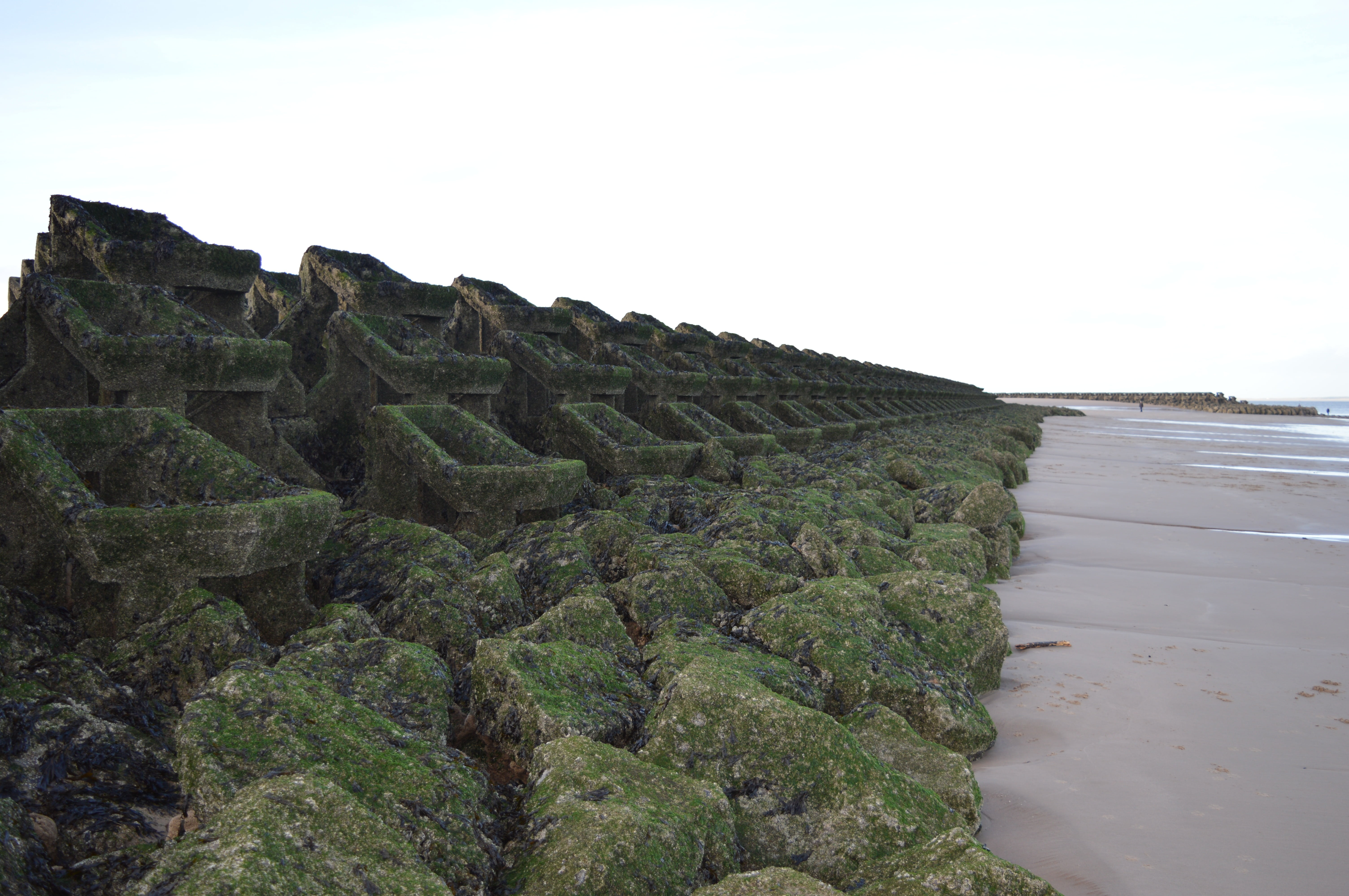 perspective, clear sky, land, disappearing, coast, non-urban scene, form, sand, tranquility, outdoors, shoreline, peaceful, copy space, lichen, rocks, mersey, HD Wallpaper