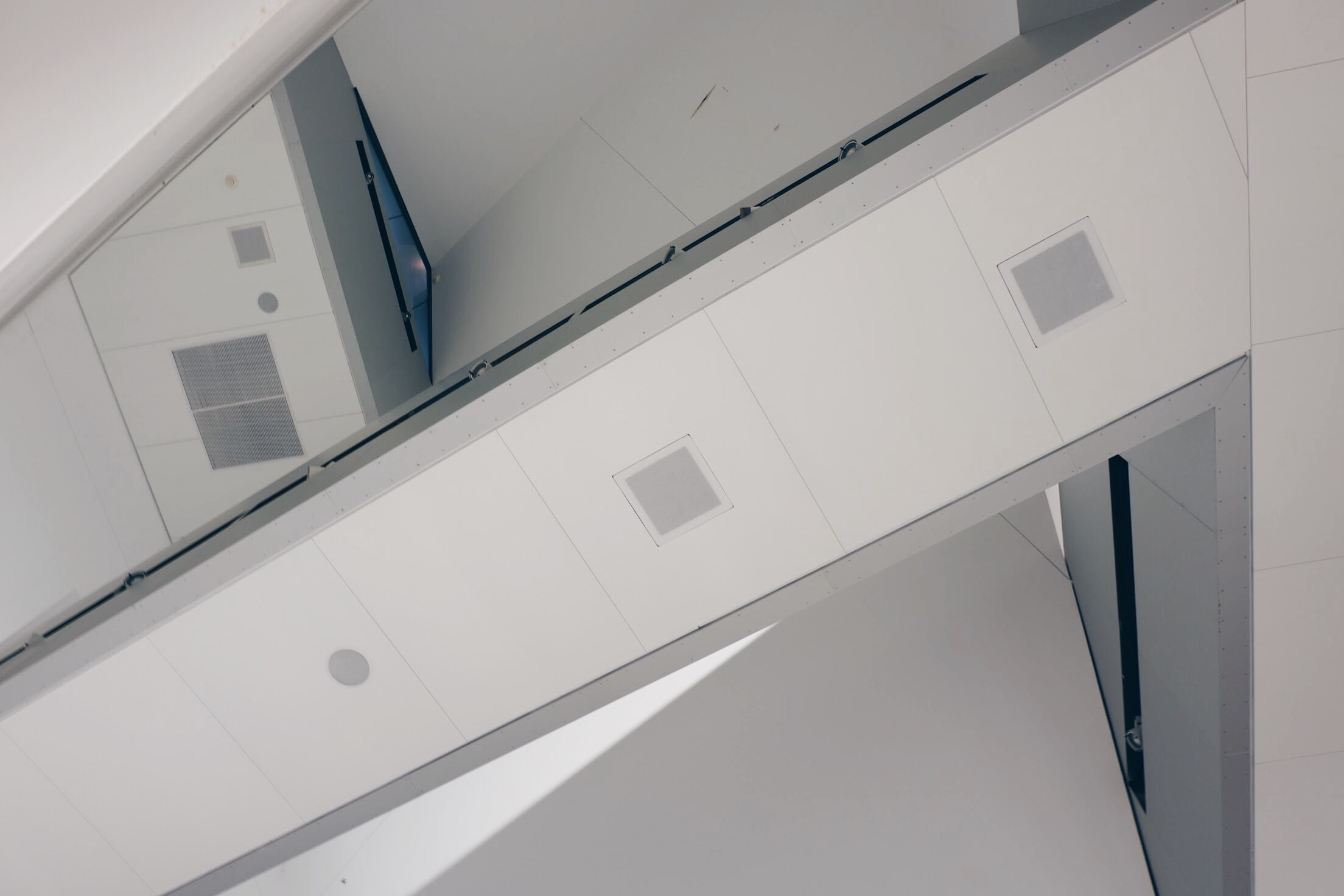 day, ceiling, indoors, building, 1080P, window, railing, low angle view, architecture, office, wall - building feature, modern, steps and staircases, Processed With VSCO With Hb1 Preset, HD Wallpaper