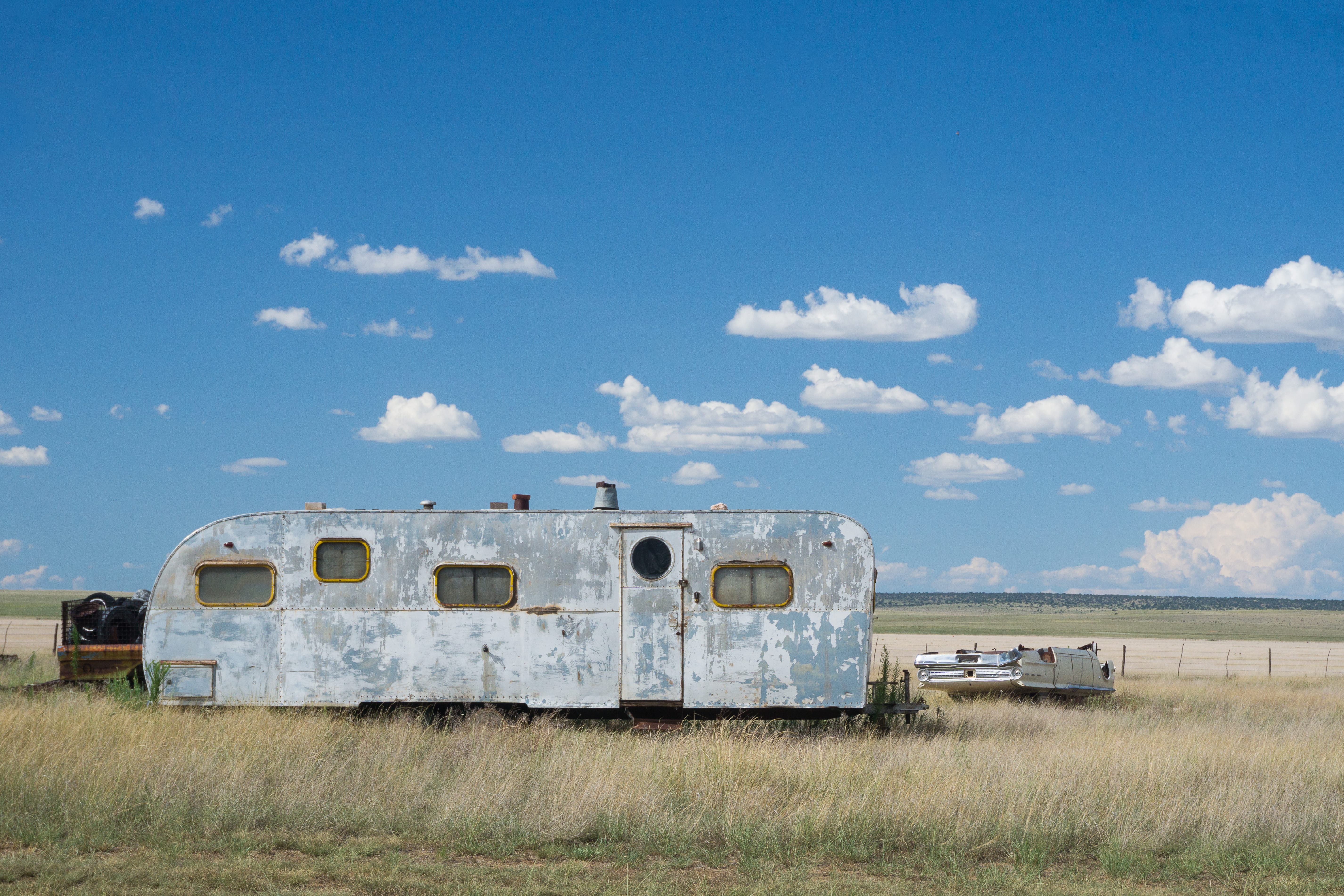 metal, mode of transportation, white, cloudy, caravan, stationary, green, sky, no people, skies, camper, obsolete, train, nature, rusty, 5K, trailer, plant, HD Wallpaper